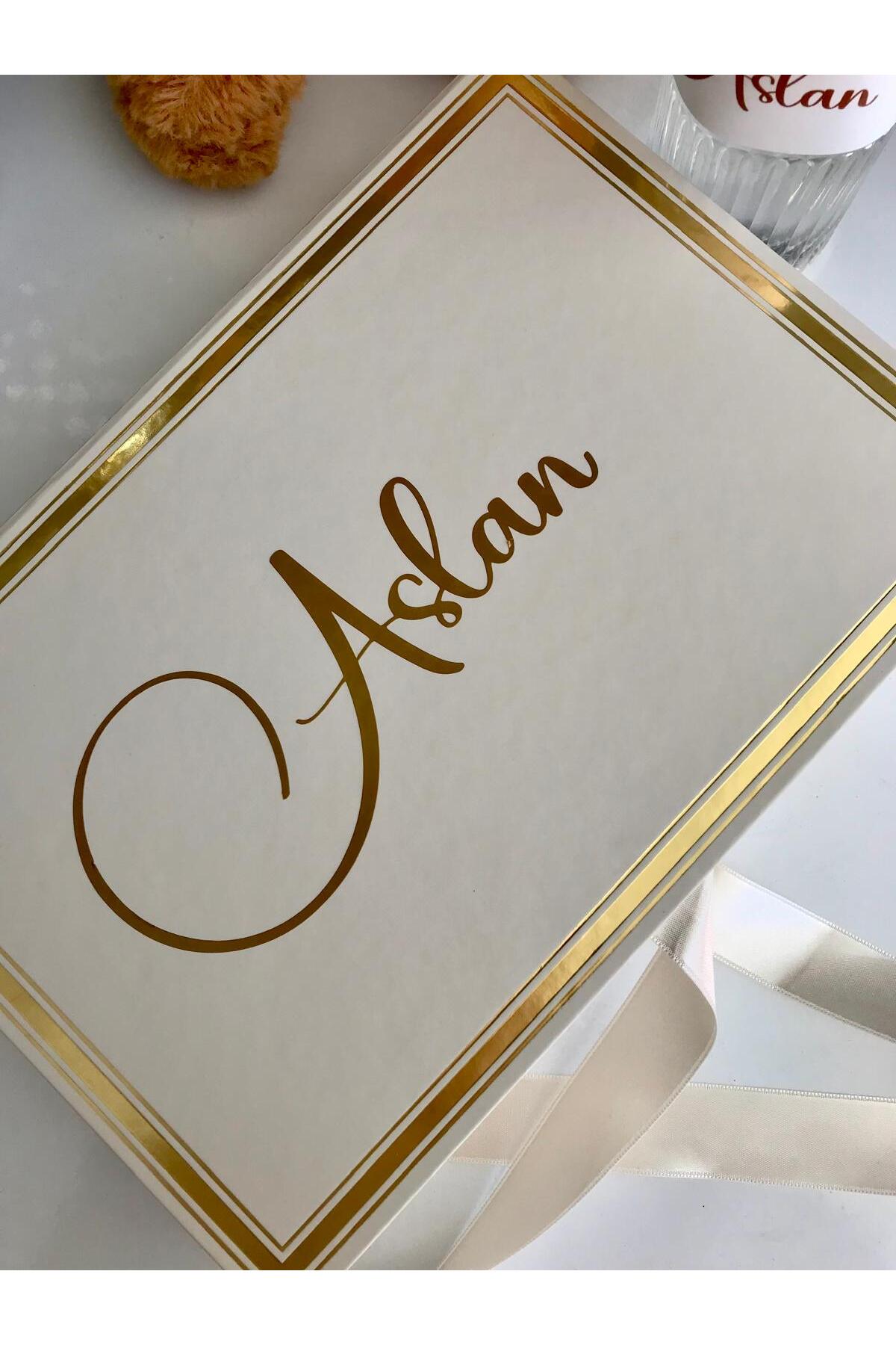 Minemiss Tasarım Kutulu Isme Özel Tasarımlı Kız-erkek 100 Adet Bebek Çikolatası Ve 25 Adet Kolonya Yaş Günü-hediyelik fotoğrafı 3 (önizleme)