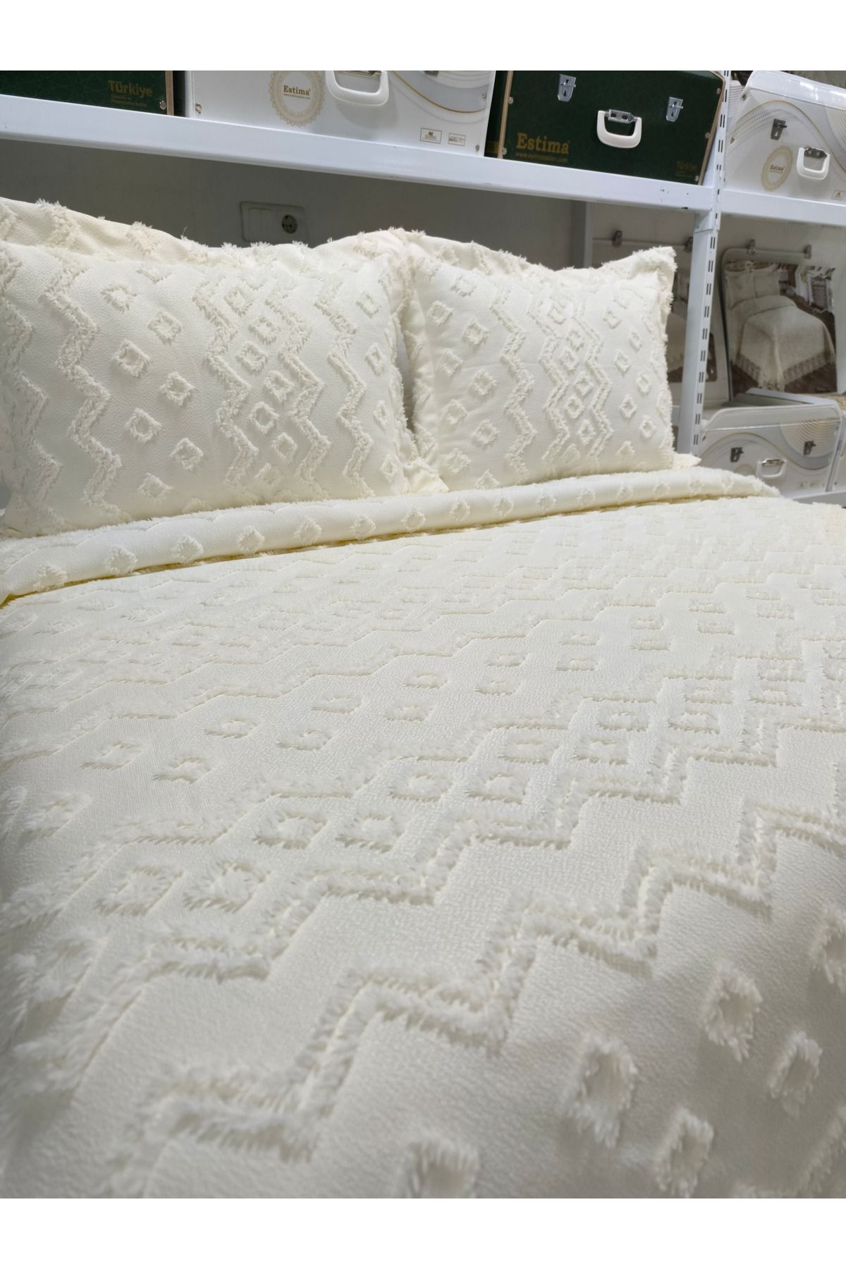 Gamze Krem Çift Kişilik Ponponlu Yatak Örtüsü 250x260 2 Yastık 50x80
