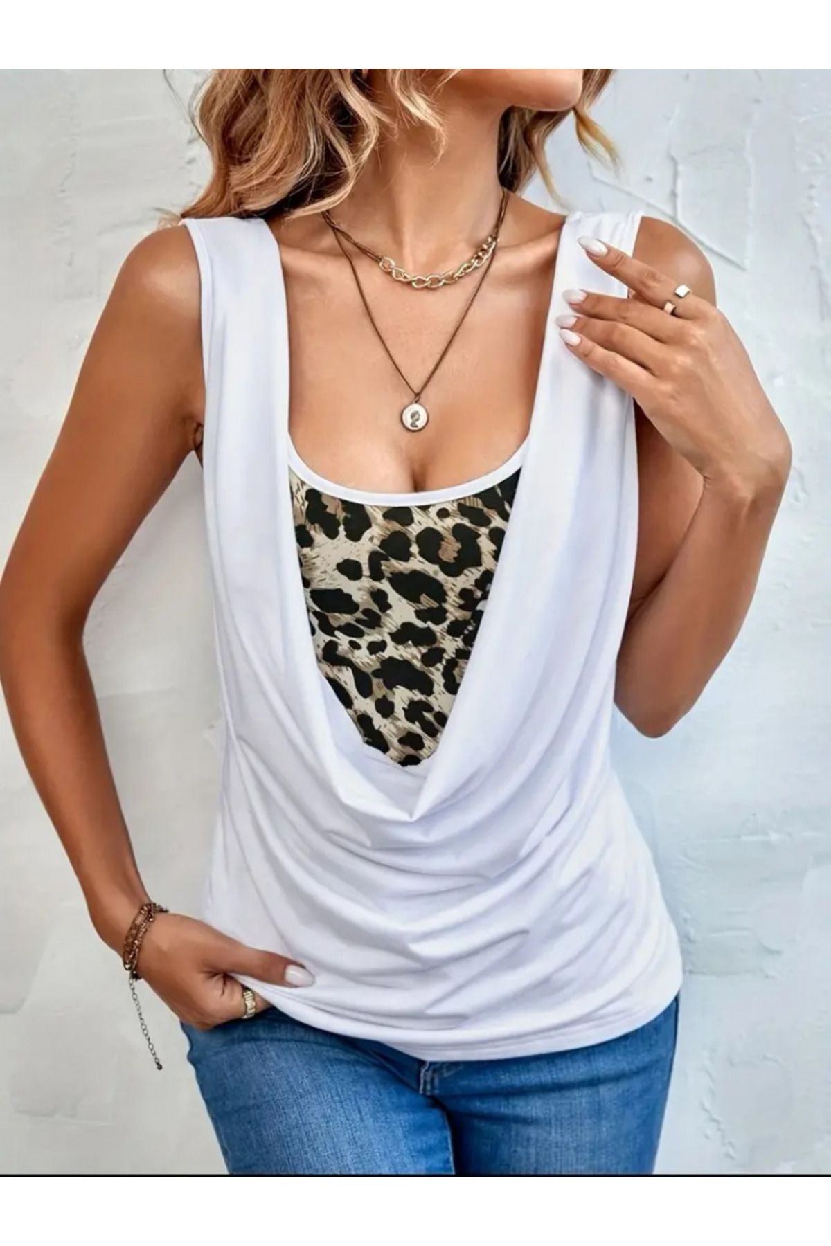 velmorafashion Kadın Kolsuz Degaje Leopar Detay Bluz
