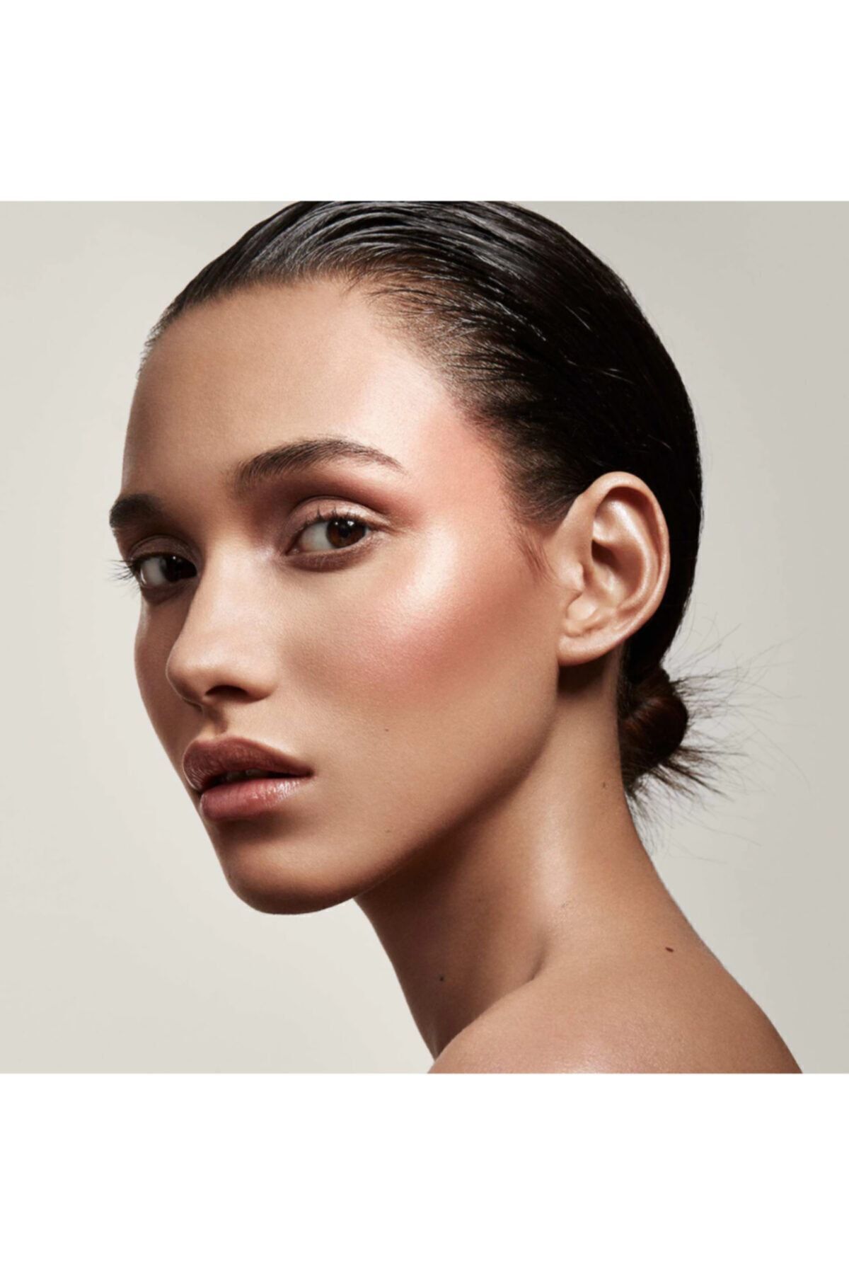 FENTY BEAUTY-Ultra Smooth, Natural Radiance with Creamy Texture Long-Lasting Brightening-Girl Next Door 3