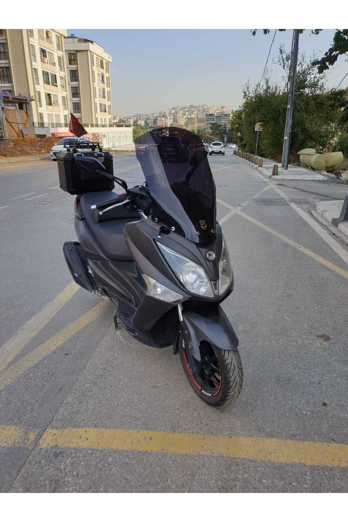 SYM Joymax 250 İ Siperlik Ön Cam 2013 2016 Model 65cm Siyah Renkli 4mm ORTA BOYLU CAM İADESİ YOKTUR