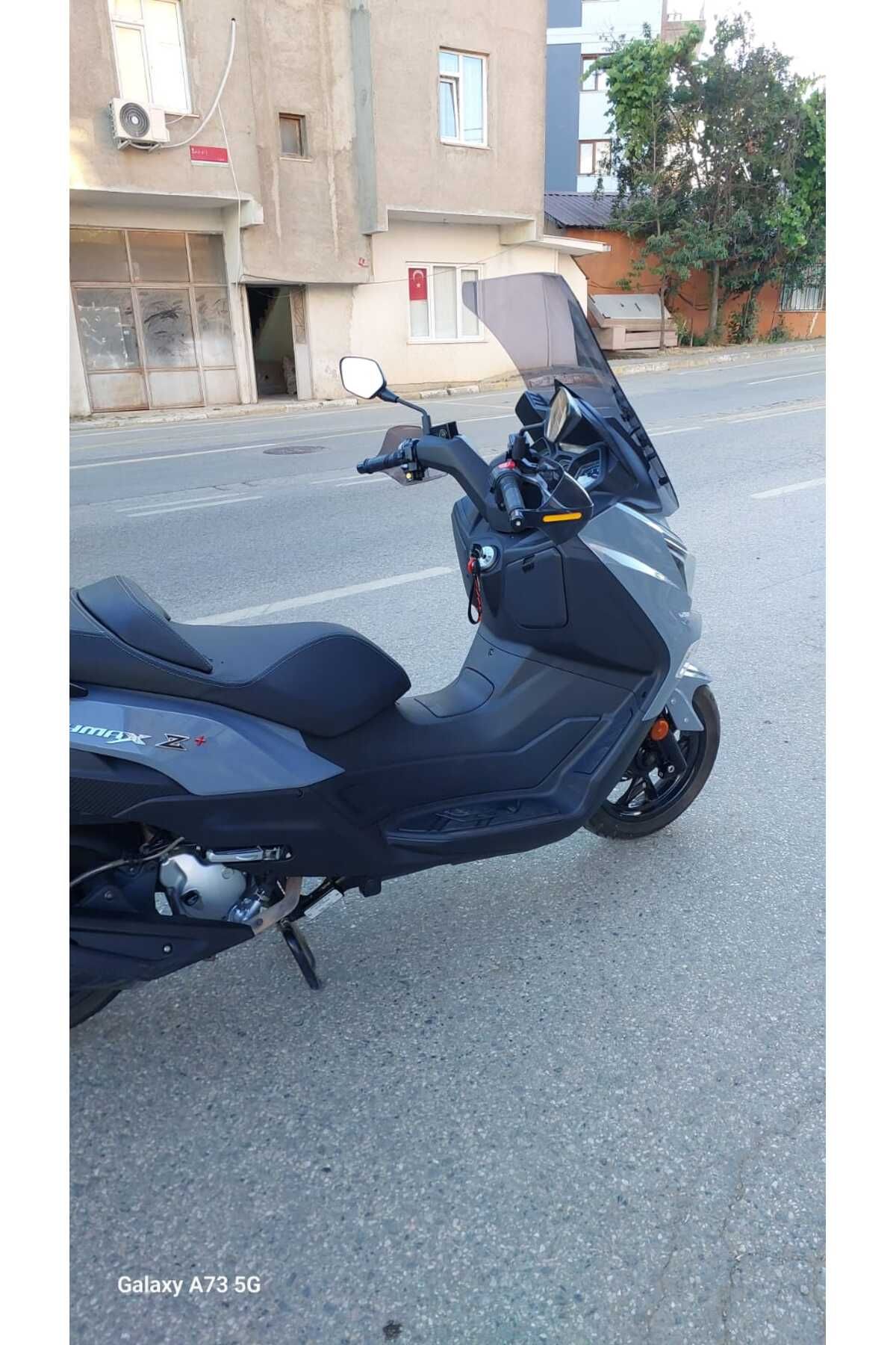 SYM Joymax Z Plus Siperlik Ön Cam 2023-2025 Model 70cm Füme Renkli 4mm