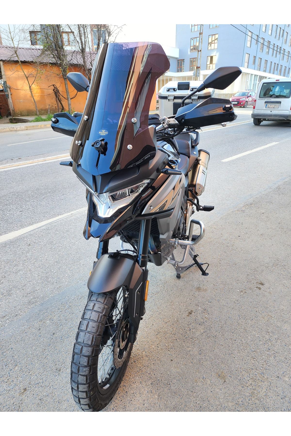 Voge DSX 650 Siperlik Ön Cam 2022 Model 55cm Siyah Renkli 4mm KISA SPOR CAM
