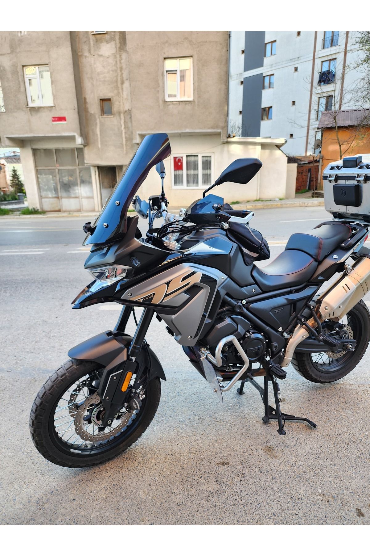 Voge DSX 650 Siperlik Ön Cam 2022 Model 55cm Siyah Renkli 4mm KISA SPOR CAM