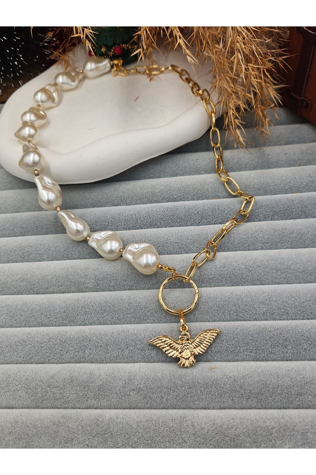 AURA-Necklace with Artificial Gum Pearl Bird Icon 3