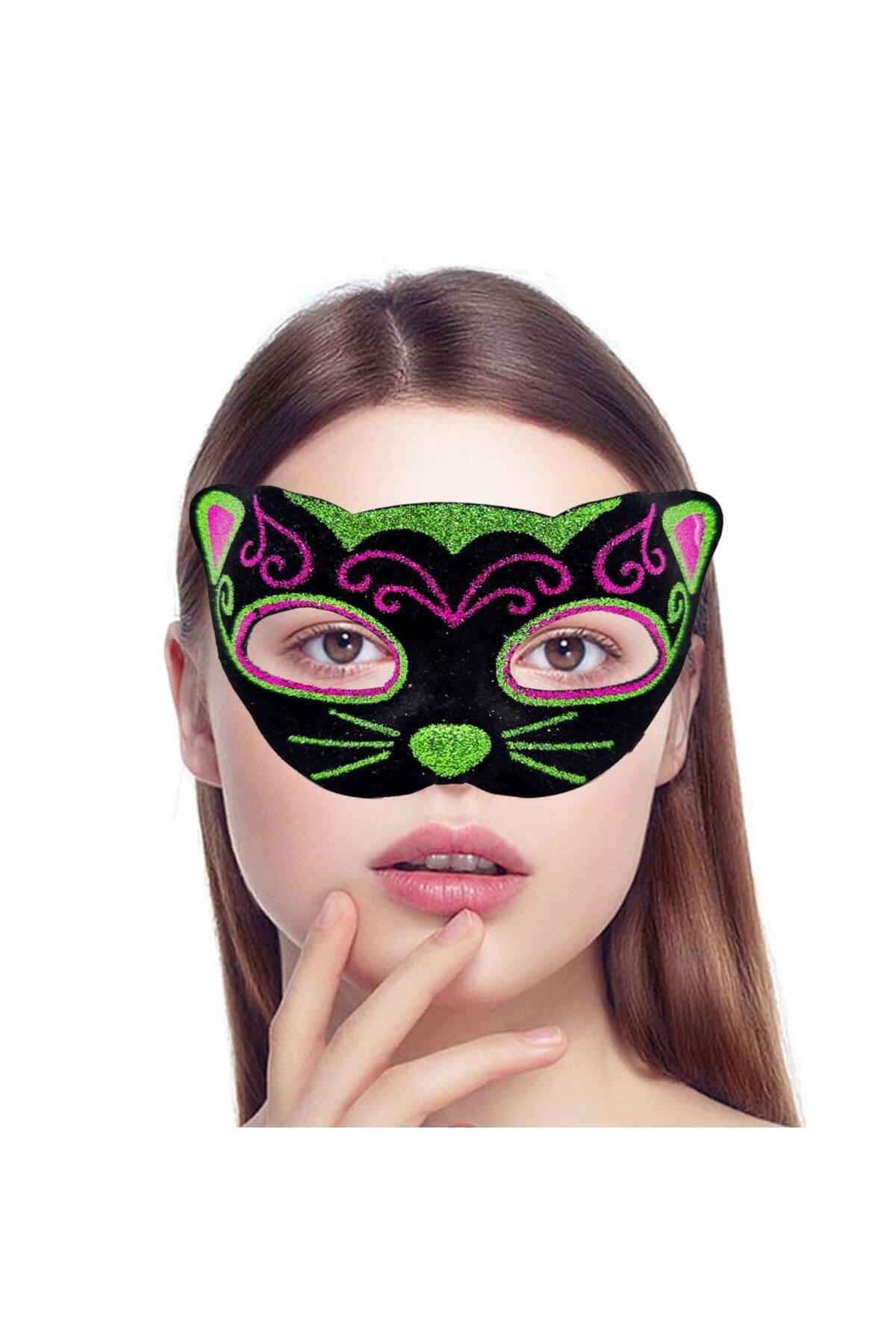 ماسک گربهی گلدوزیشده با پولکهای صورتی و سبز نسسورلد روی آستر مخمل مشکی، ۲۰×۱۳ سانتیمتر