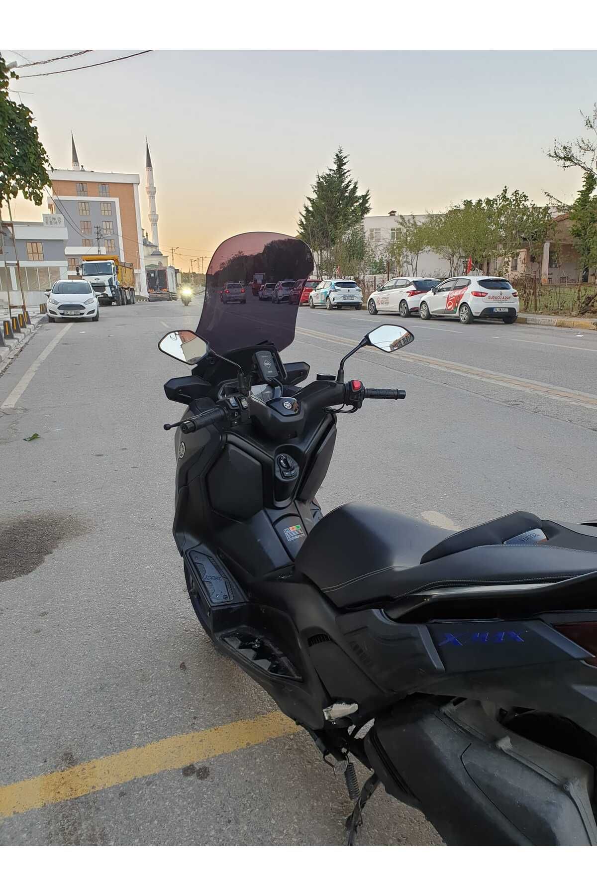 Yamaha Xmax 250 Siperlik Ön Cam 2023-2025 Model 65cm Füme Renkli 4mm ORTA BOYLU CAM