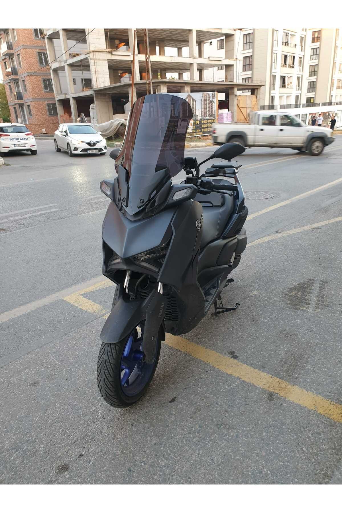 Yamaha Xmax 250 Siperlik Ön Cam 2023-2025 Model 65cm Füme Renkli 4mm ORTA BOYLU CAM