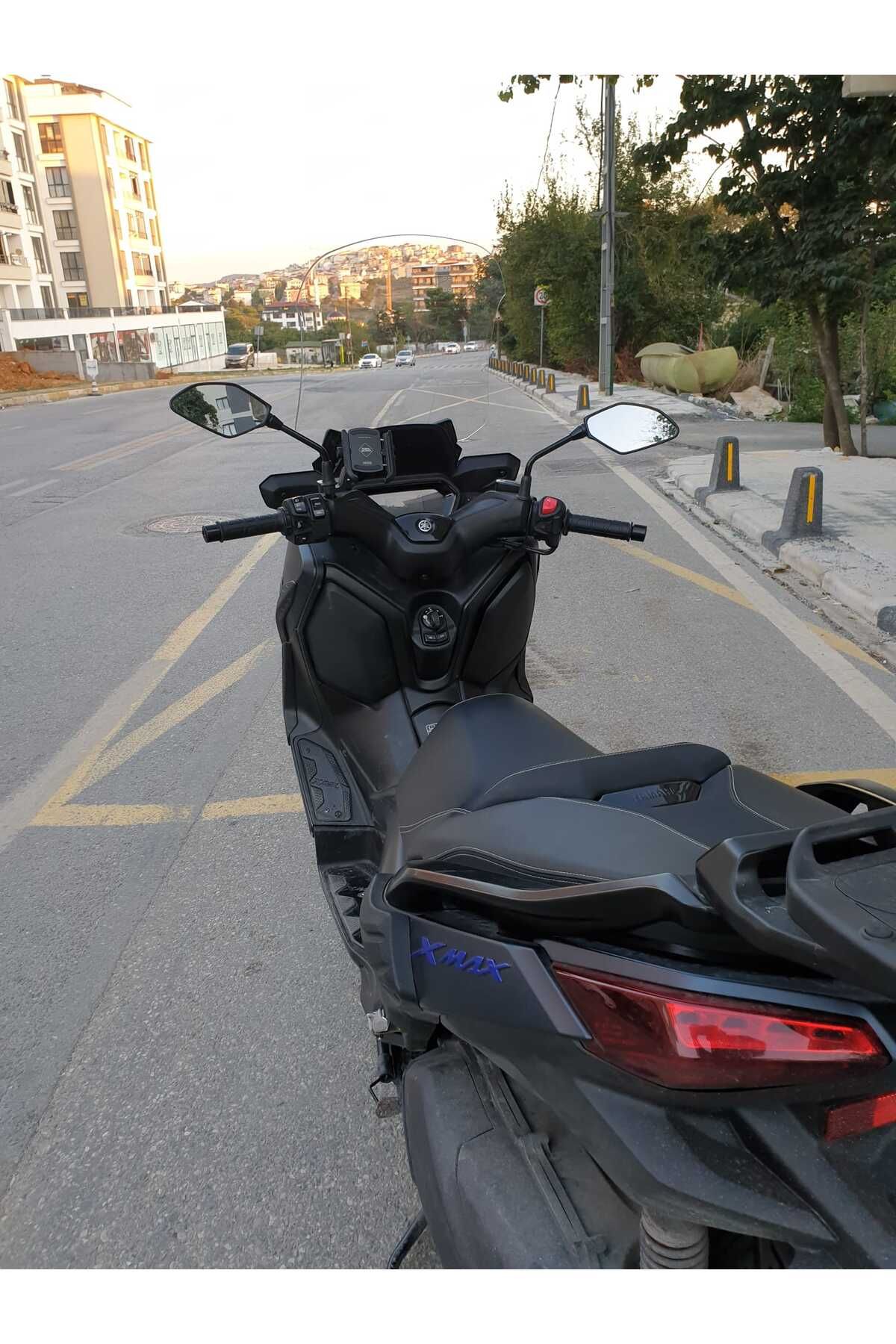 Yamaha Xmax 250 Siperlik Ön Cam 2023-2025 Model 65cm Siyah Renkli 4mm ORTA BOYLU CAM