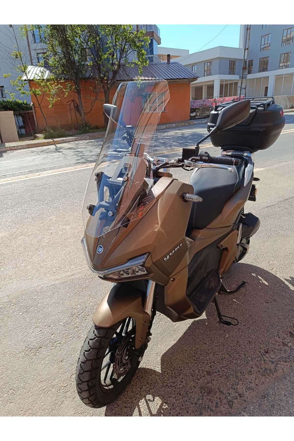 Yuki Adventure 150 Siperlik Ön Cam 2023-2025 Model 65cm Şeffaf Renkli 4mm ORTA BOYLU CAM