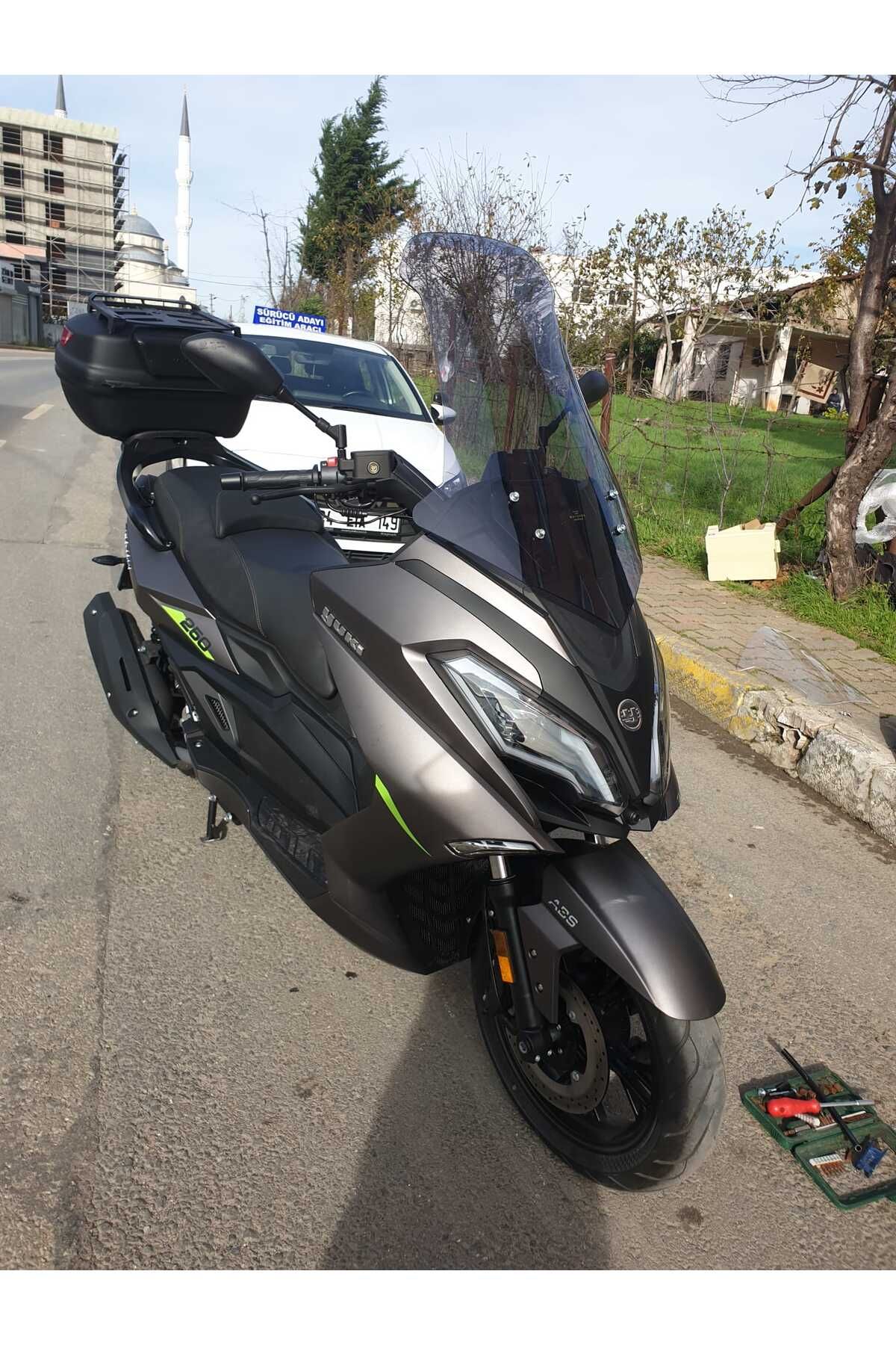 Yuki Explorer 250 Siperlik Ön Cam 2021-2025 Model 72cm Füme Renkli 4mm UZUN CAM