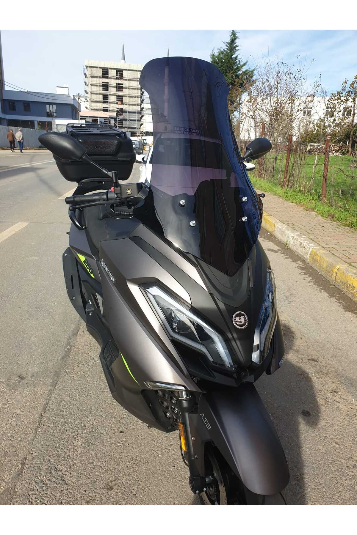 Yuki Explorer 250 Siperlik Ön Cam 2021-2025 Model 72cm Siyah Renkli 4mm UZUN CAM