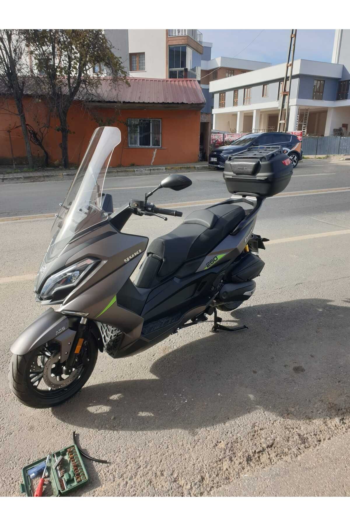 Yuki Explorer 250 Siperlik Ön Cam 2021-2025 Model 72cm Şeffaf Renkli 4mm UZUN CAM