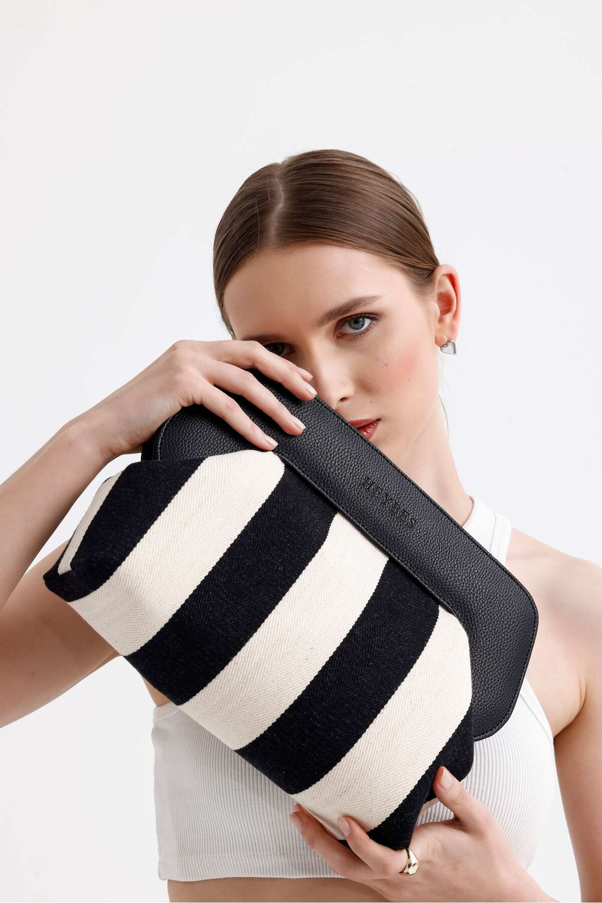 HEYBE'S Heybes Kadın Siyah Çizgi Desenli Kanvas Clutch El Çantası görsel 5