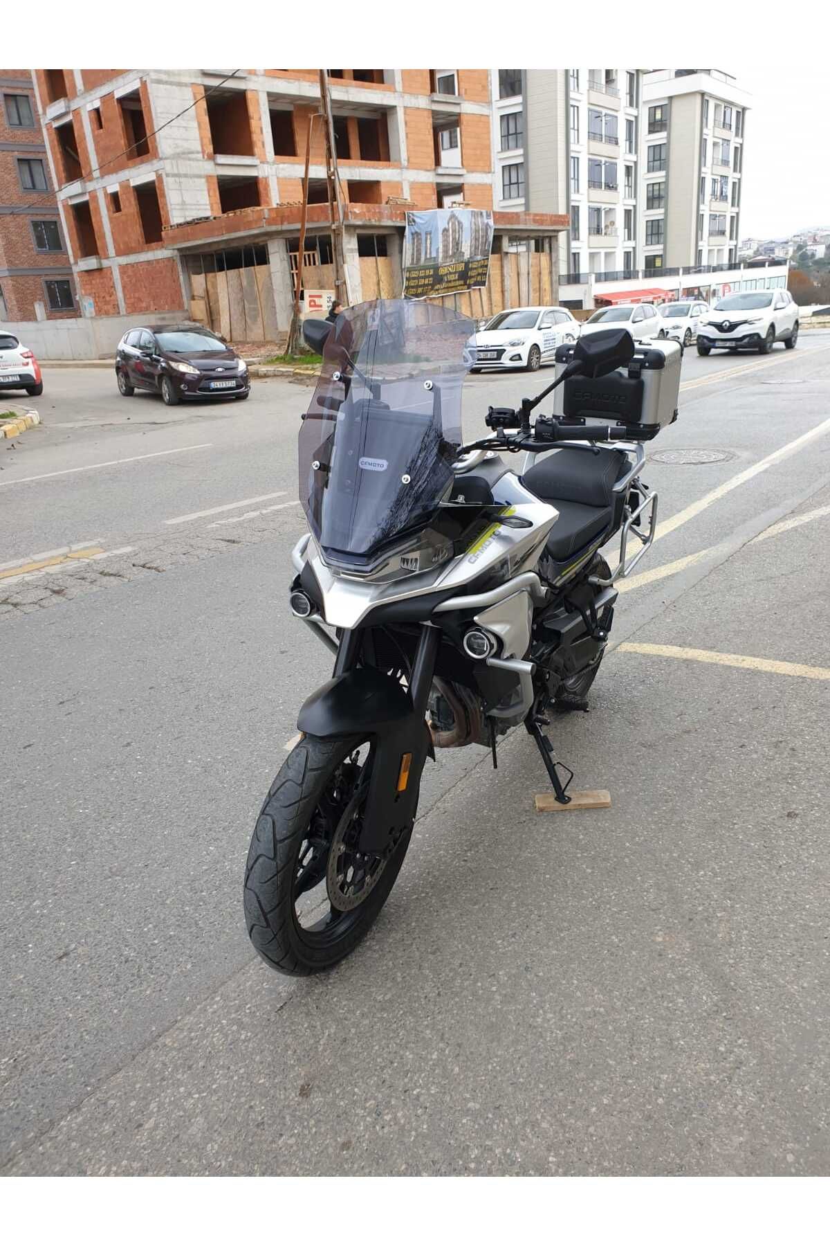 CF MOTO 800 MT Siperlik Ön Cam 2022-2025 Model 57cm Füme Renkli 4mm UZUN CAM
