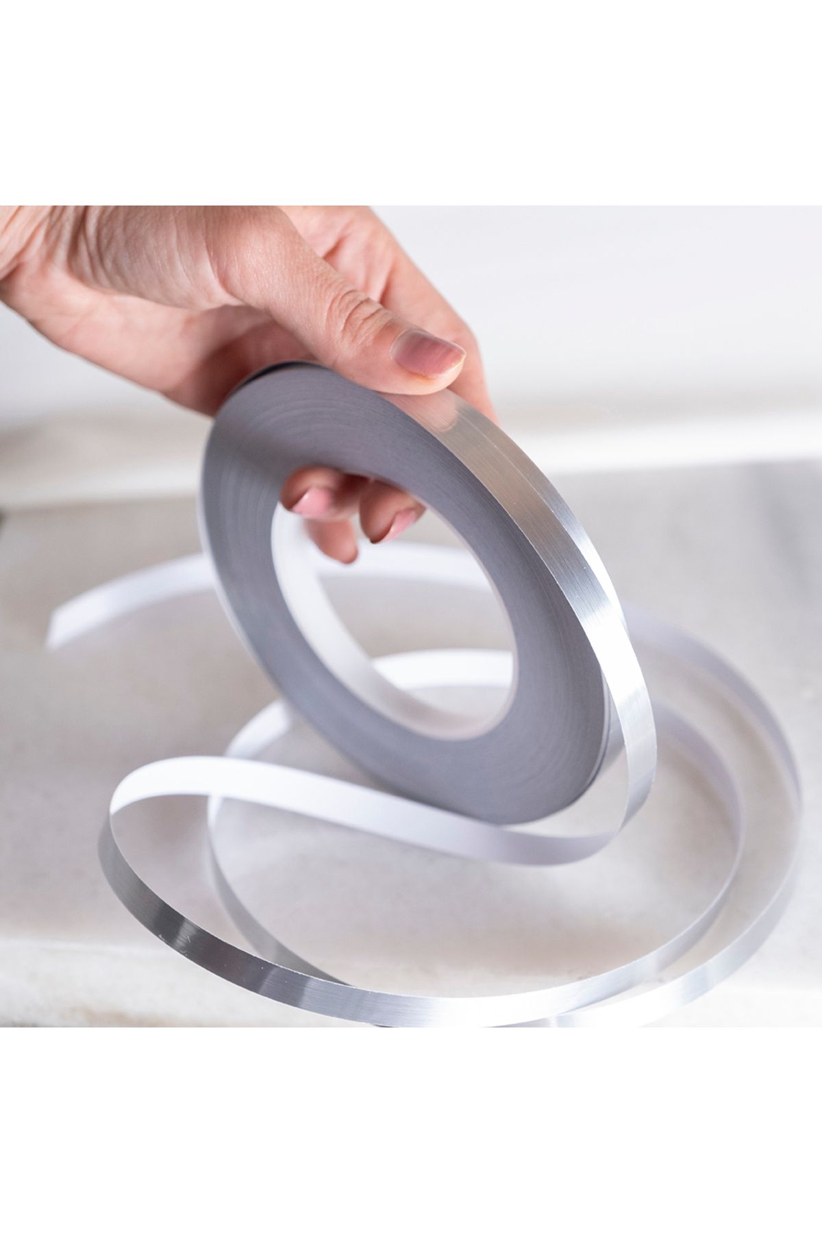 BGULF Kendinden Yapışkanlı Dekoratif Fayans Arası Şerit Bant Derz Bandı (0.5 CM X 50 METRE - GÜMÜŞ RENK)