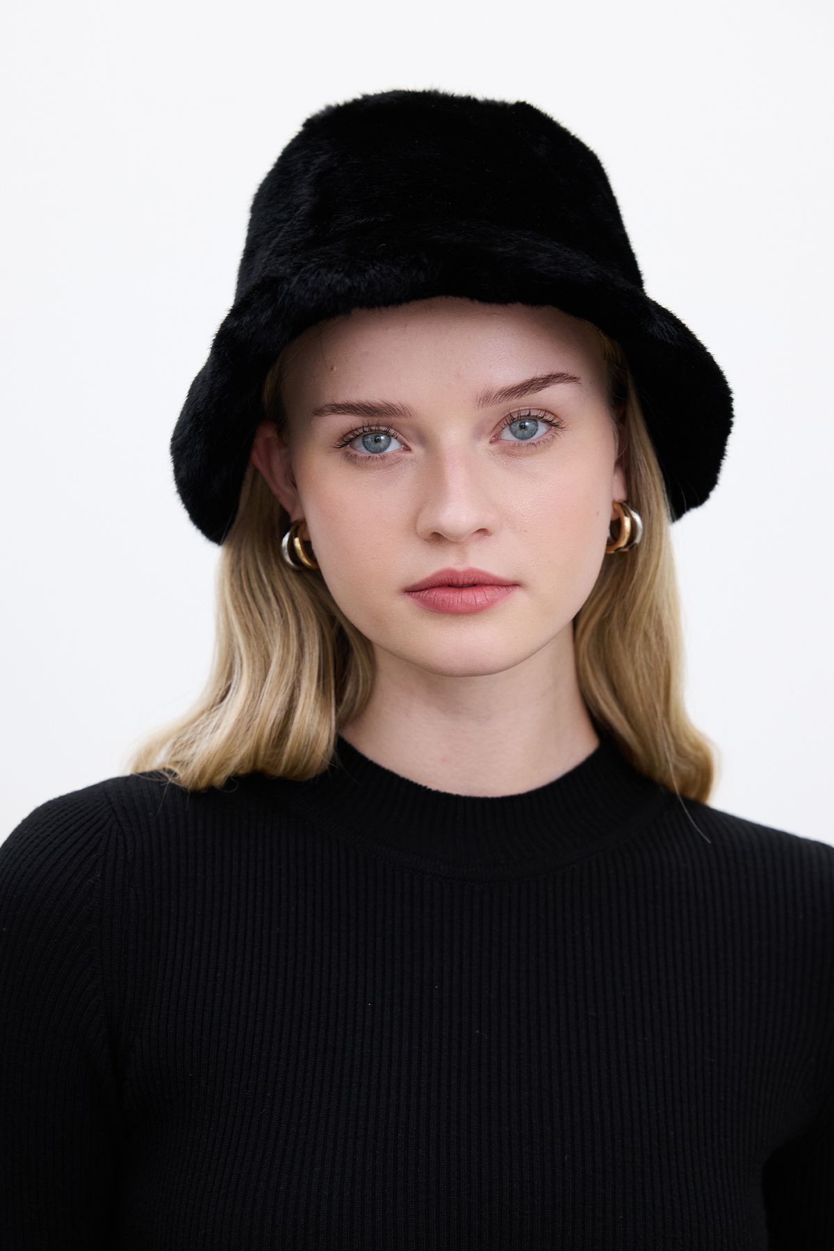 Manuka-Black Faux Fur Bucket Hat 3