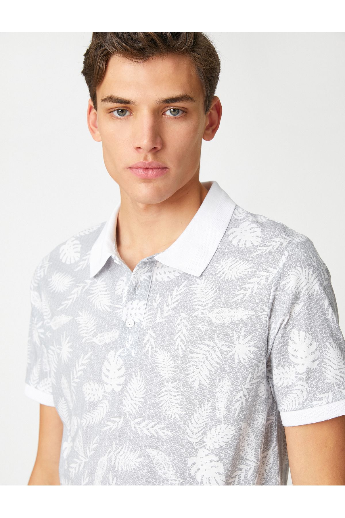 Koton T-shirt Polo Z Krótkim Rękawem I Kwiatowym Nadrukiem, O Kroju Slim Fit Mężczyzna - S