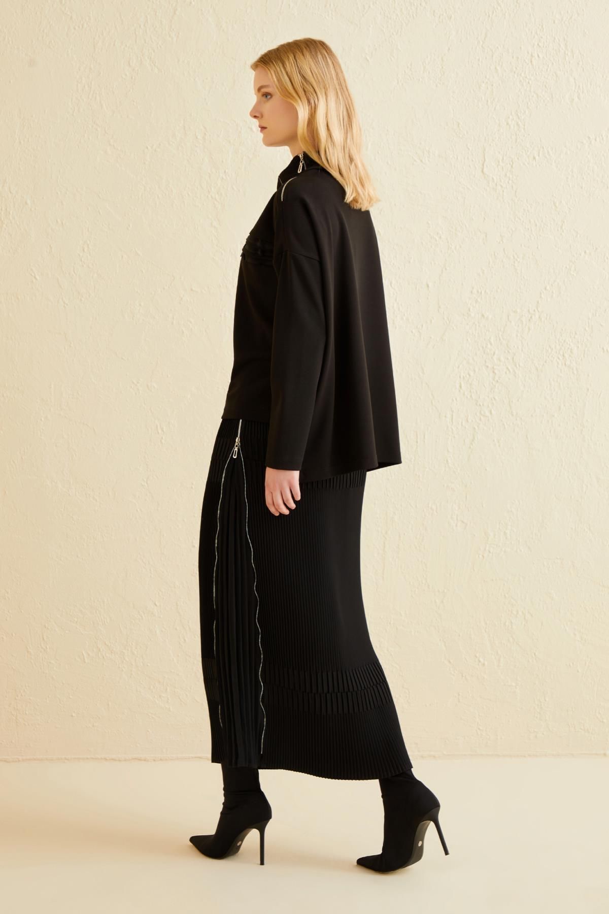 MissWhence-Pleated Long Skirt - Side Zipper Detail 6