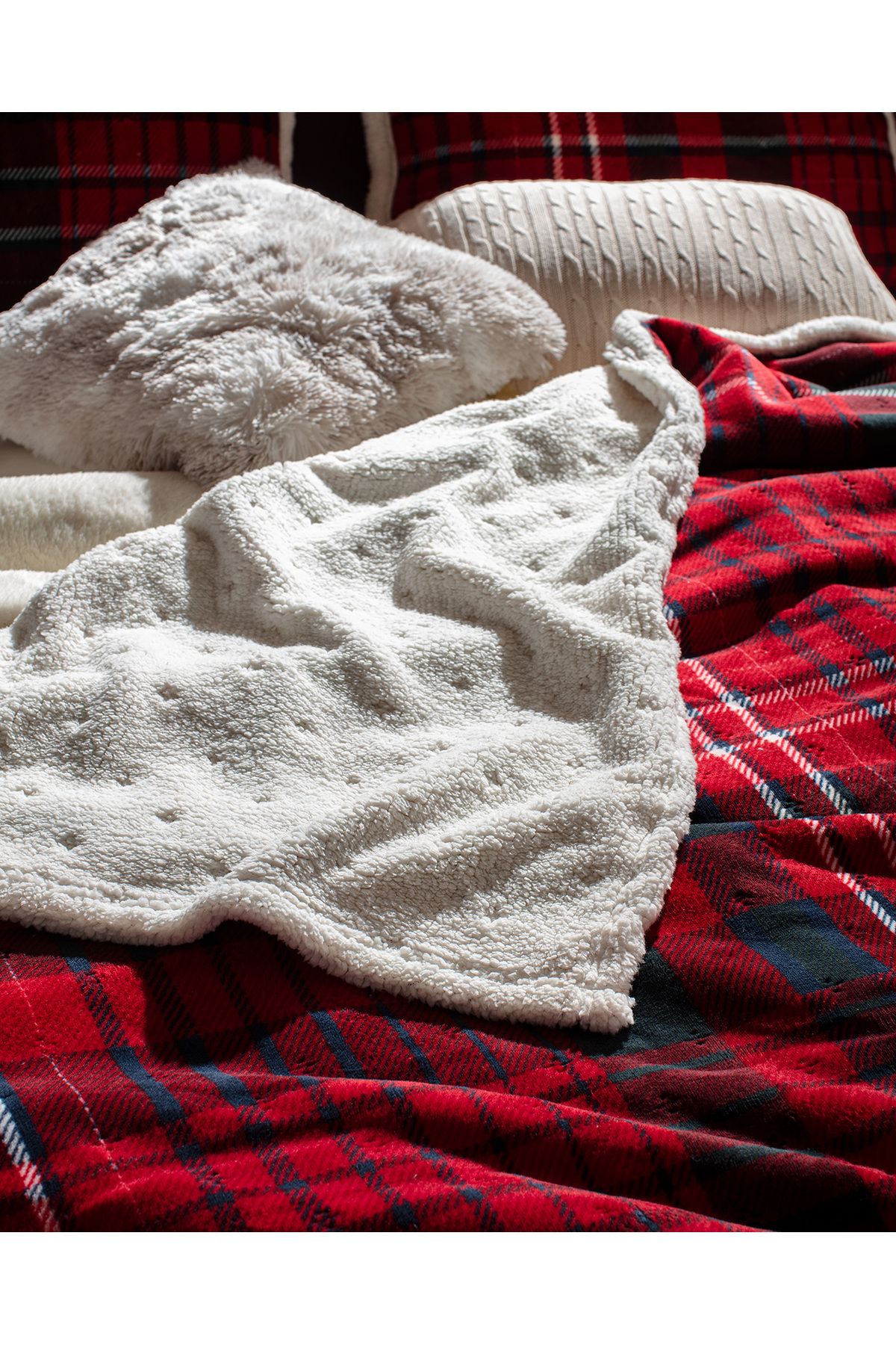 Madame Coco-Jonzais Sherpa Double Bedspread - Red 4
