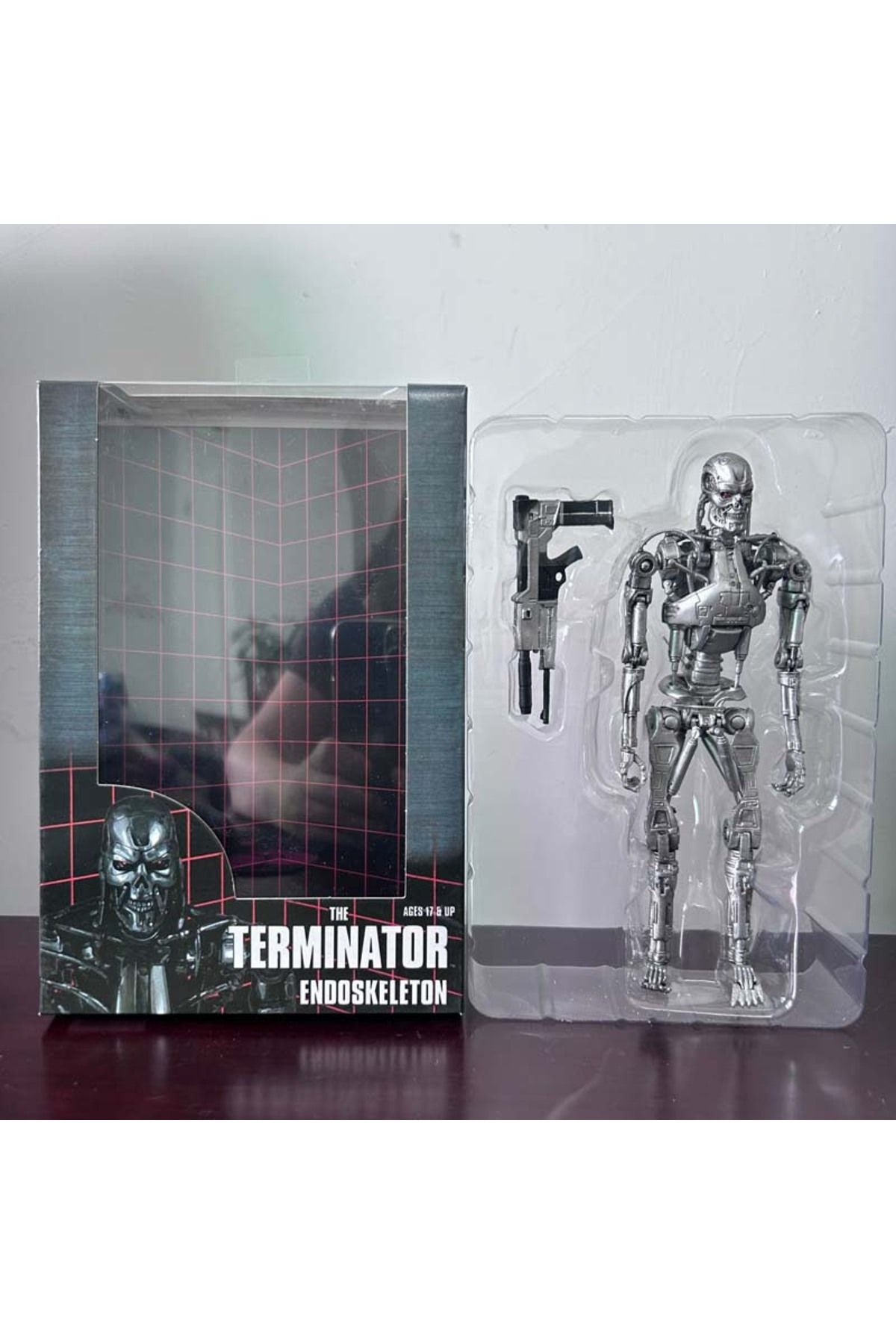Choice-B With Box Neca Figure The Terminator Genisys T-800 Guardian The Terminator Endoskeleton Action Figu 1