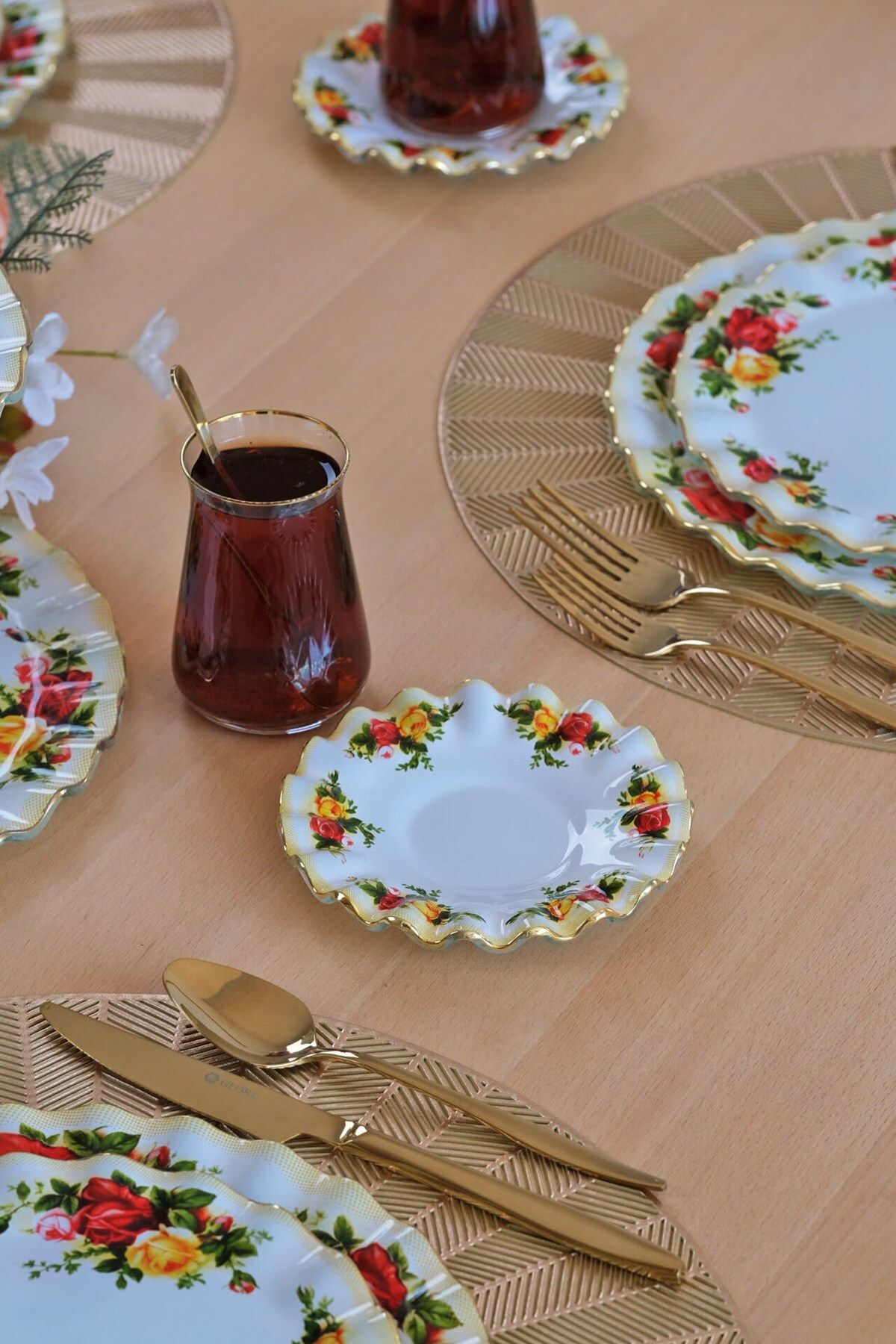 Glore-Humber Gold Gilded Glass Tea Plate Set for 6 People 2