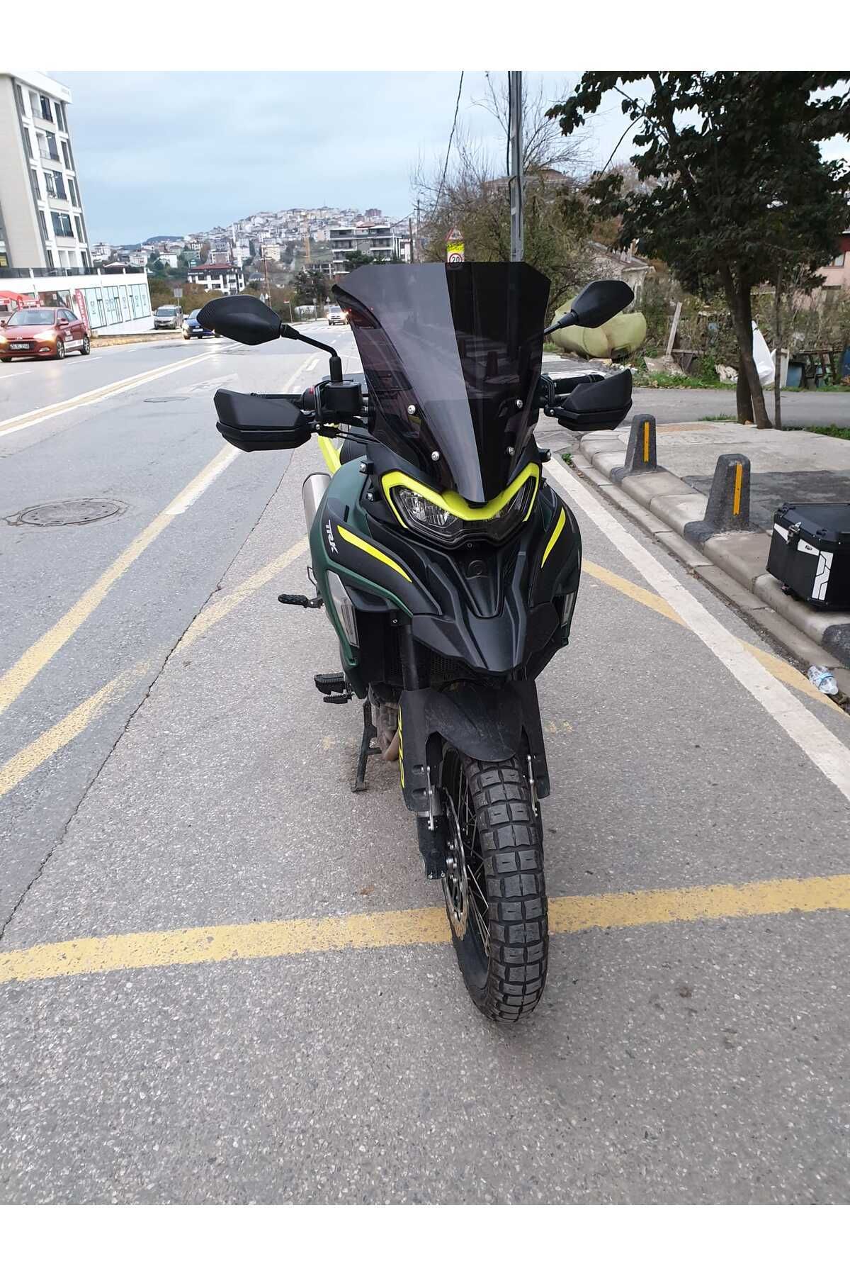Benelli TRK 702 X Siperlik Ön Cam 2025 Model 51cm Siyah Renkli 4mm 1. TASARIM