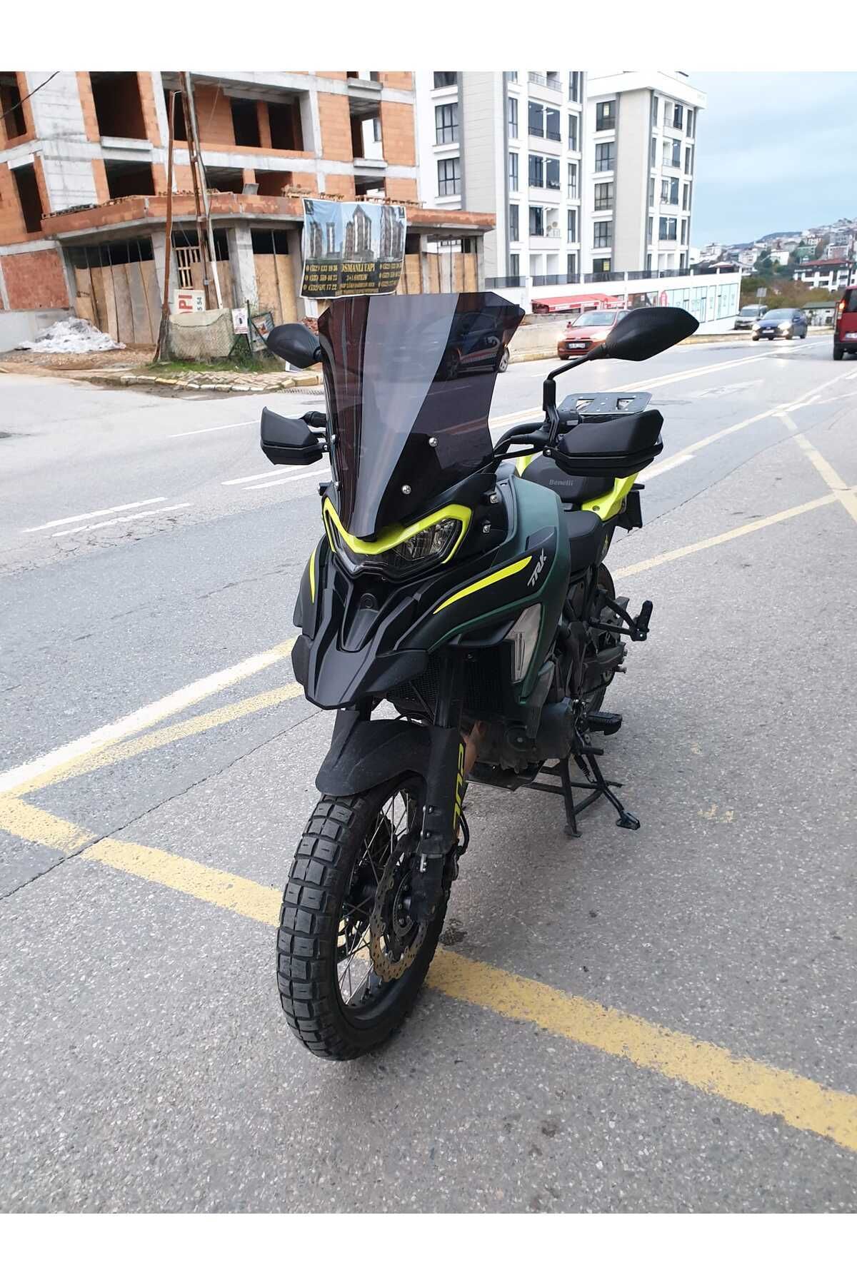 Benelli TRK 702 X Siperlik Ön Cam 2025 Model 51cm Siyah Renkli 4mm 1. TASARIM