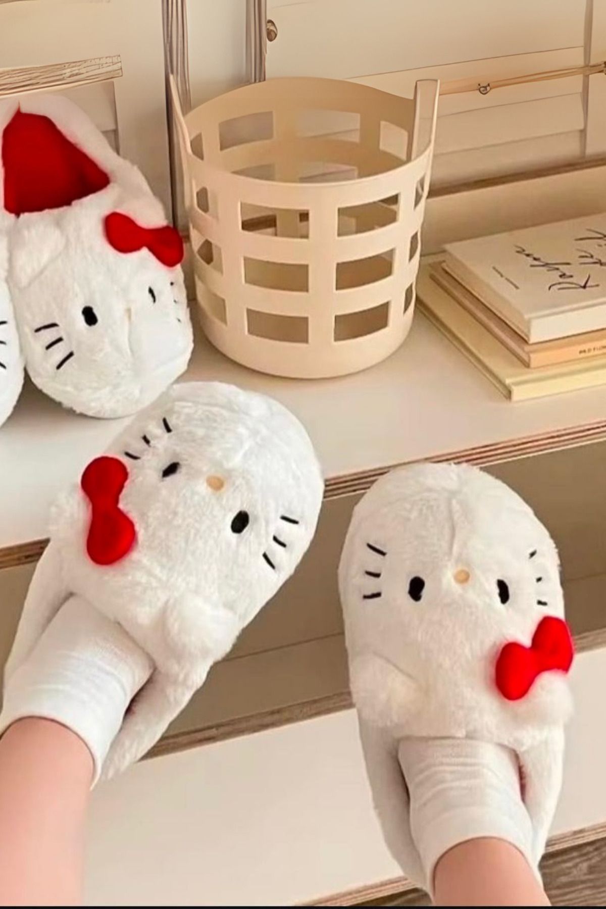 Köstebek Beyaz Hello Kitty Kırmızı Kurdele Panduf Terlik