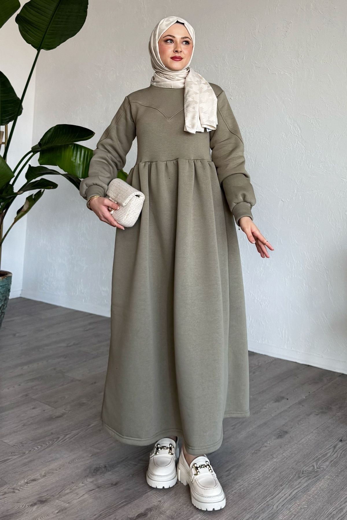 InStyle-Rochie elegantă cu mâneci cu balon de culoare kaki 4