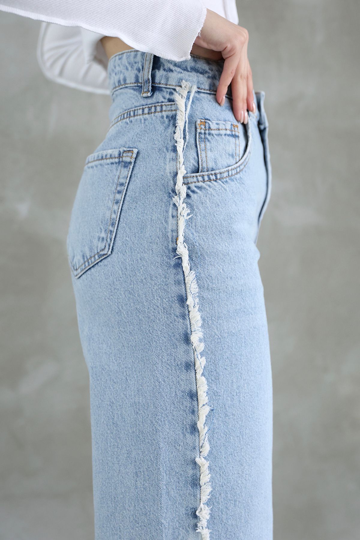 Trendyol Collection-Kék bojtos magas derekú egyenes farmer TWOSS25JE00139 4