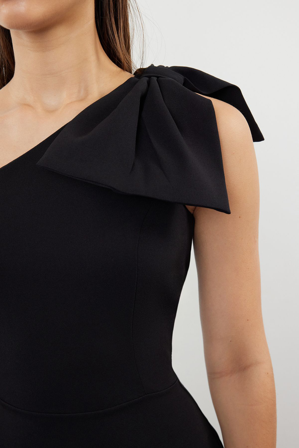 Trendyolmilla  Siyah Vücuda Oturan Tek Omuz Fiyonk Detaylı Dokuma Midi Abiye Gece Mezuniye Elbisesi TPRSS24EL00258 - Görsel 5