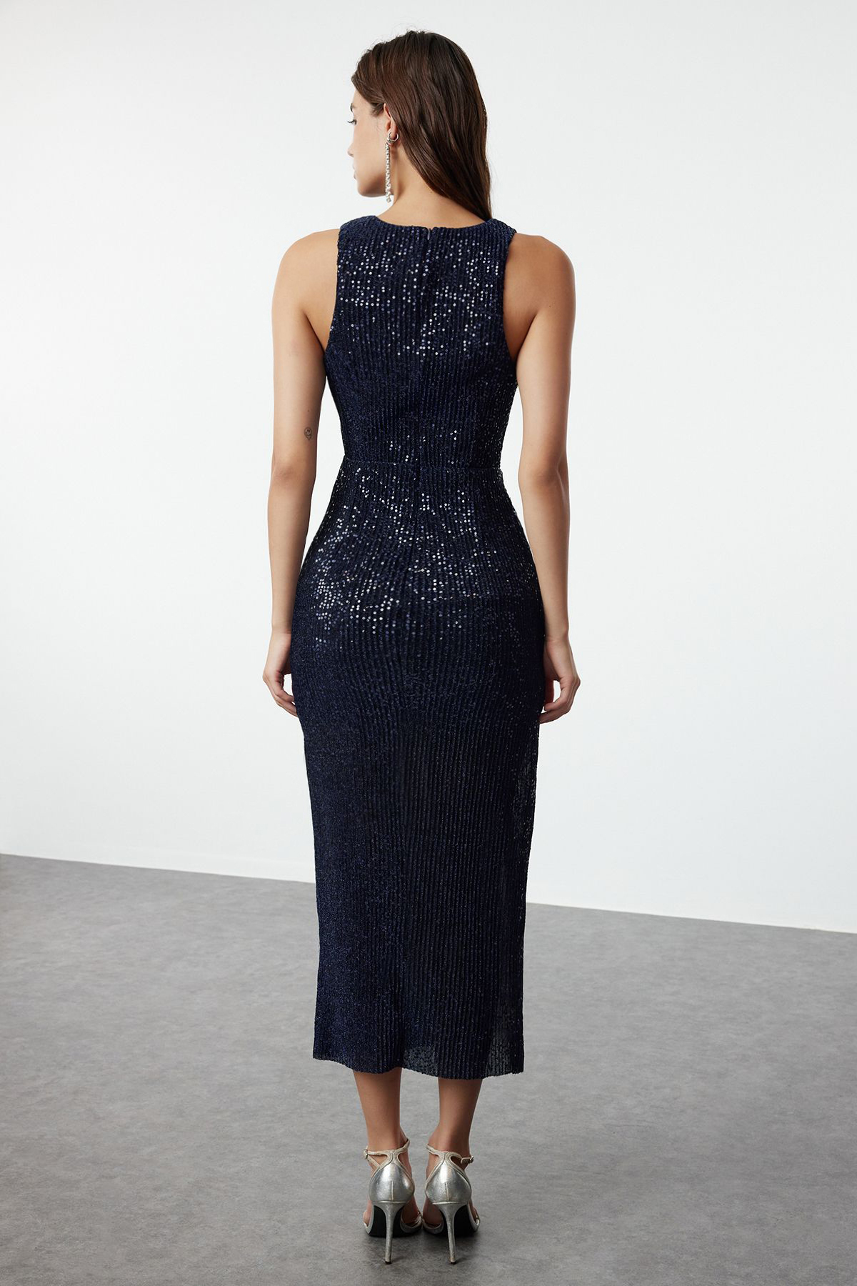 Trendyolmilla  Lacivert Parıltılı Pullu Payet Uzun Abiye Gece Mezuniyet Elbisesi TPRSS24EL00030 - Görsel 6