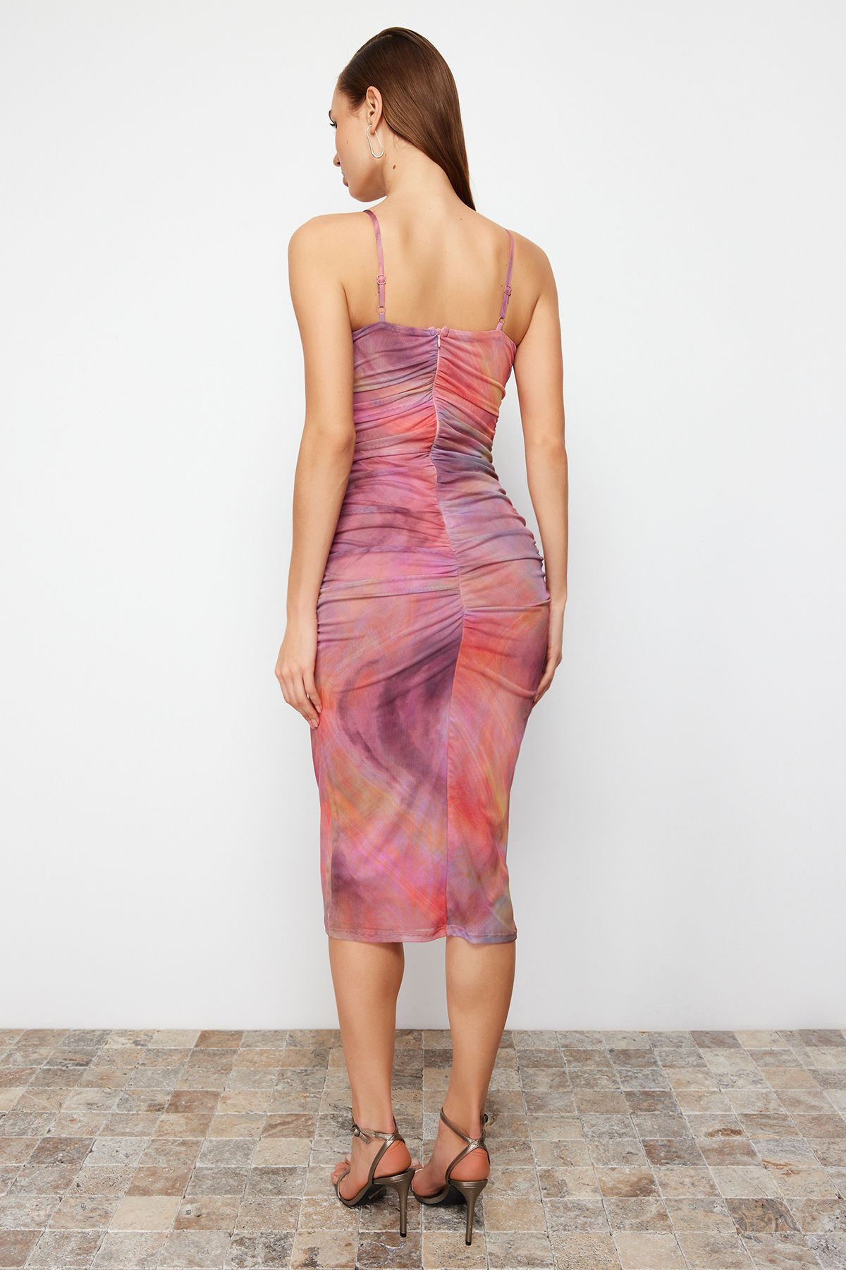 Trendyol Collection-Stylové pletené večerní šaty s barevným abstraktním vzorem - TPRSS24EL00150 6
