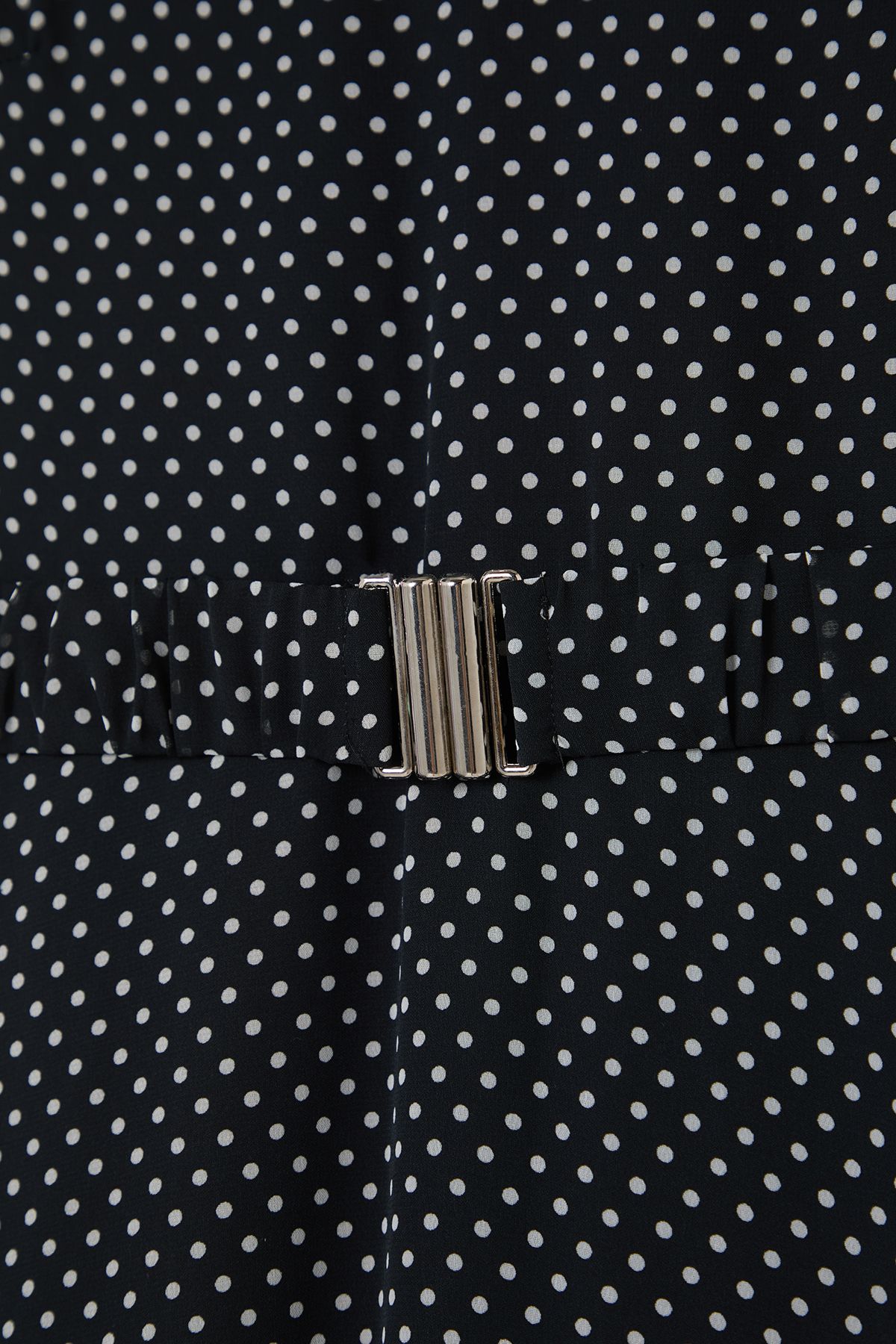 Trendyol Collection-Schwarzes, gewebtes Midikleid mit Polka Dot Print und V-Ausschnitt in A-Linie mit Gürtel TWOSS25EL00135 7