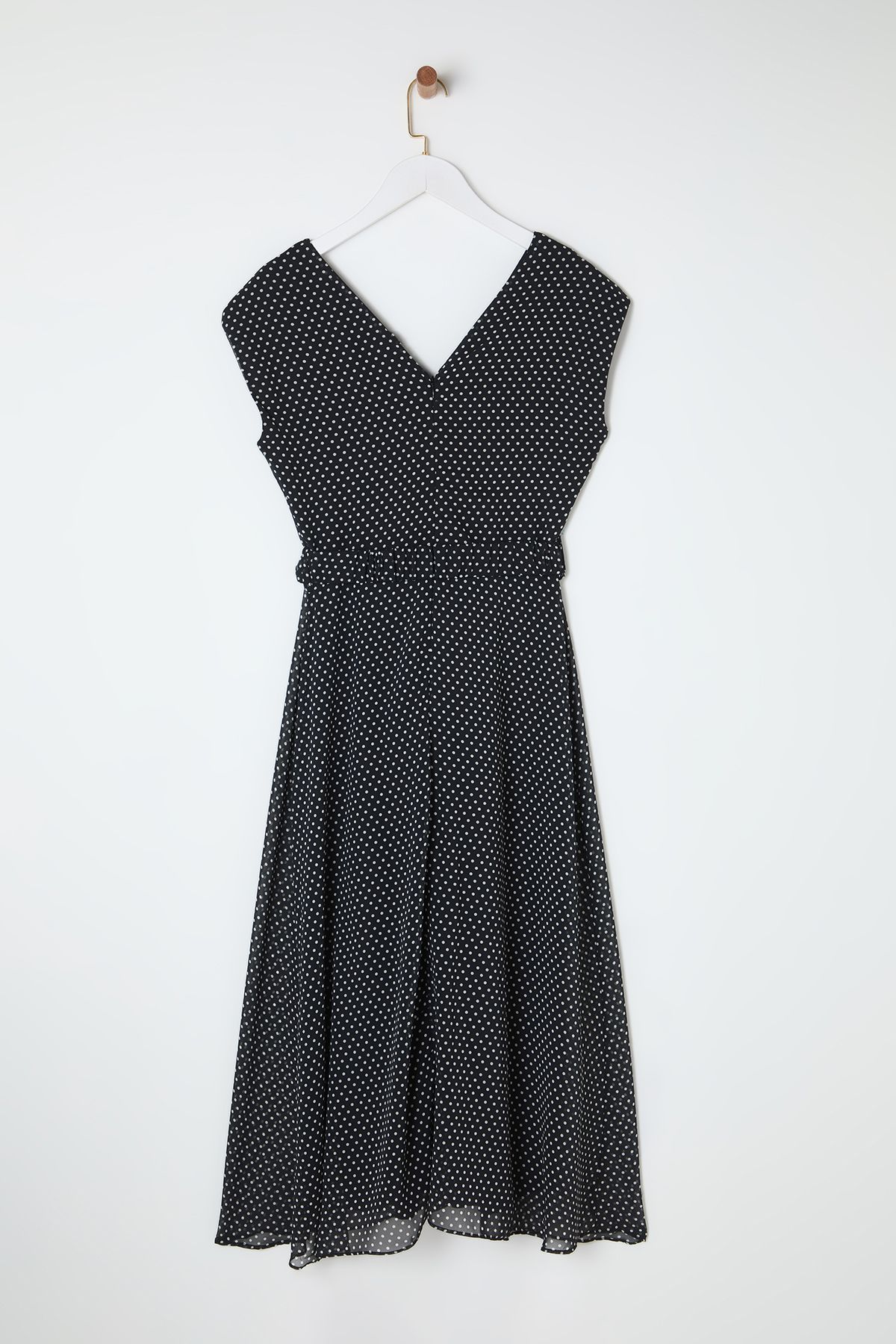 Trendyol Collection-Schwarzes, gewebtes Midikleid mit Polka Dot Print und V-Ausschnitt in A-Linie mit Gürtel TWOSS25EL00135 9