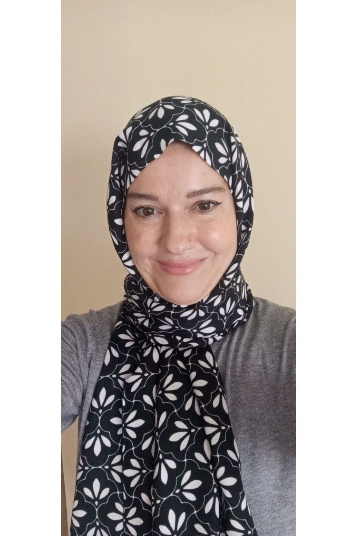 İskeçe Exclusive-Black and White Scarf with Self Pattern in Custom Box 3