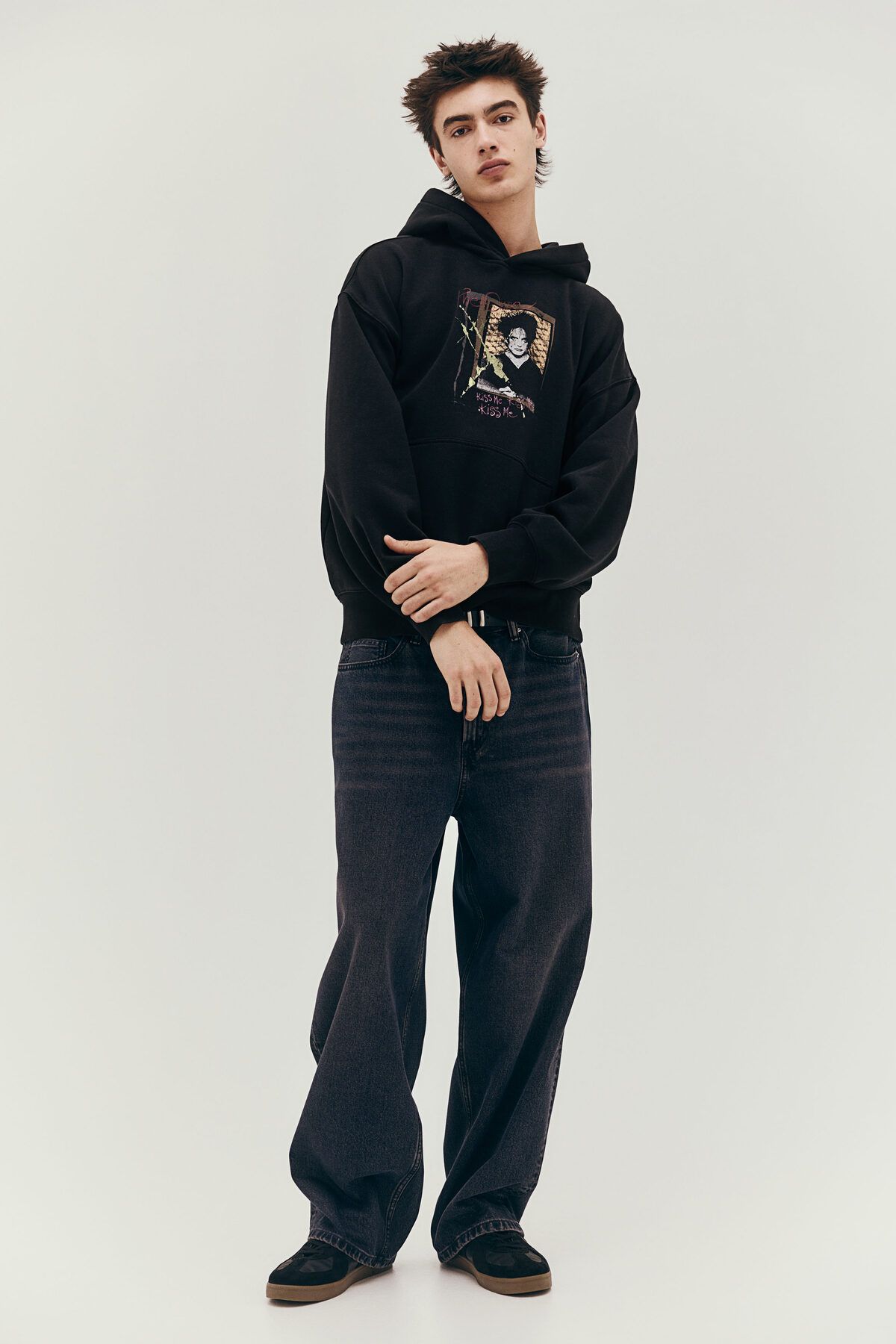 سویشرت مشکی مردانه بالای سرپوش و چاپی بزرگ H M H&M