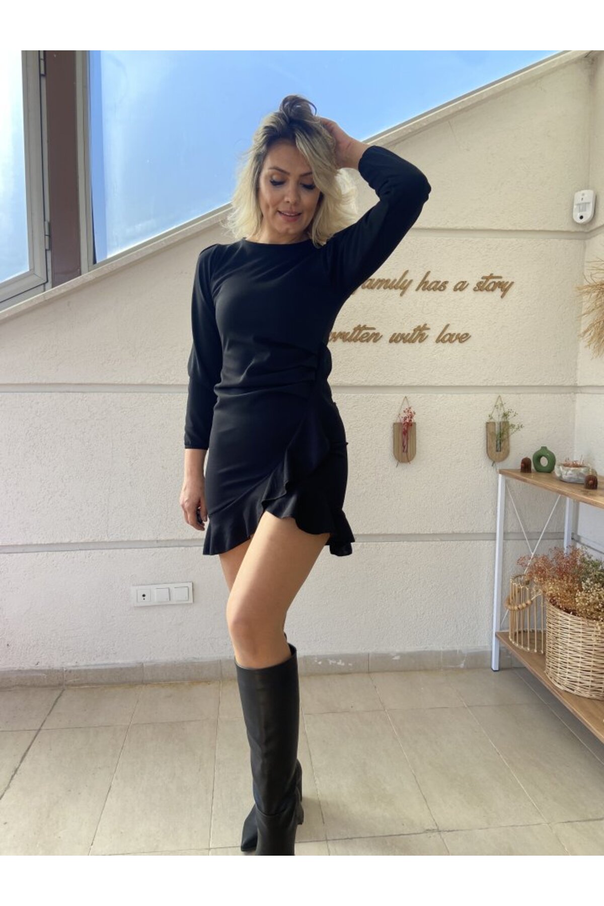 Kadın Uzun Kollu Bisiklet Yaka Önden Volanlı Ithal Krep Elbise