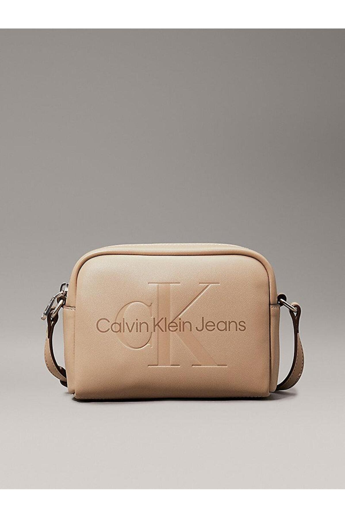 Calvin Klein-Sculpted Camera Bag18 Mono Shoulder Bag 1