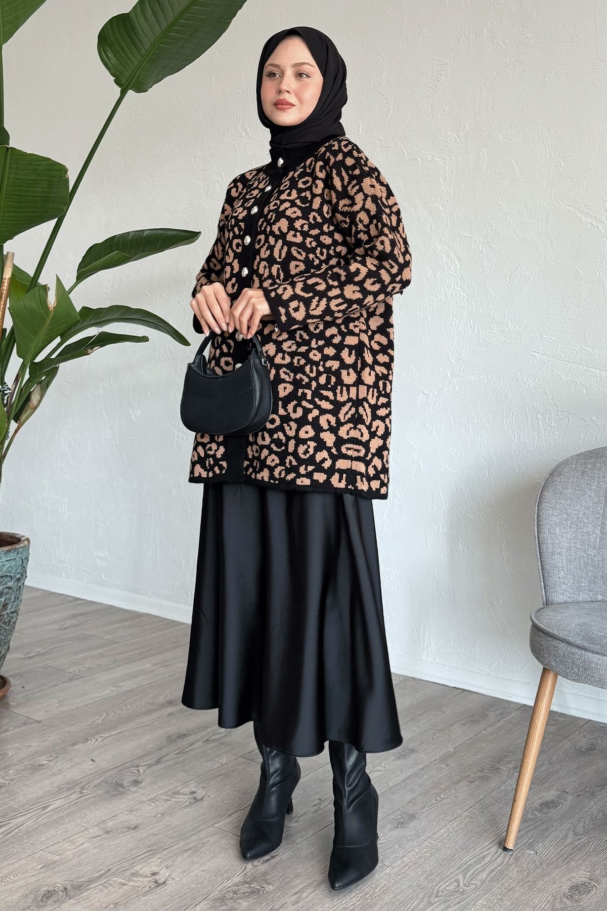 InStyle-Leopard Pattern Buttoned Camel Cardigan 2