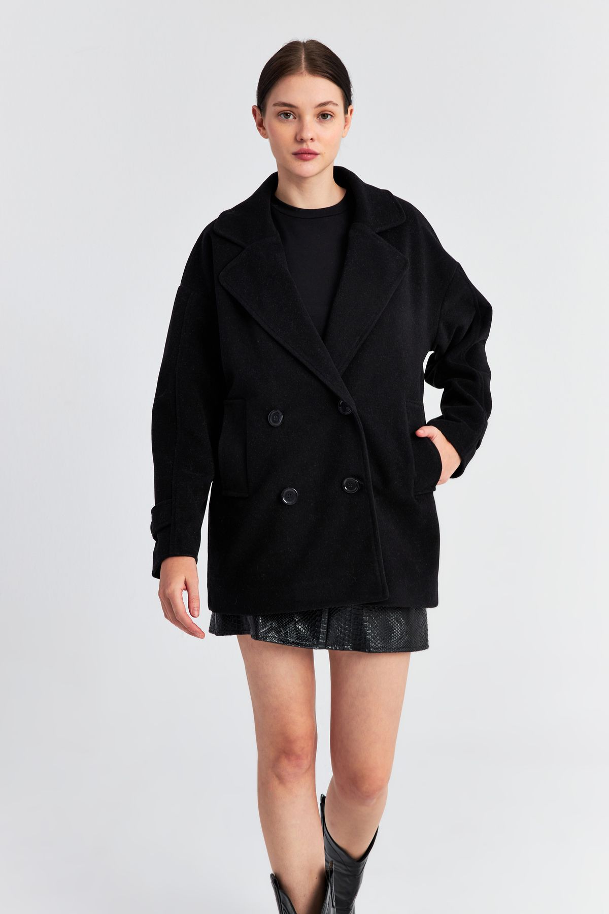 Ecrou-Women's Black Oversize Short Cashew Coat 2