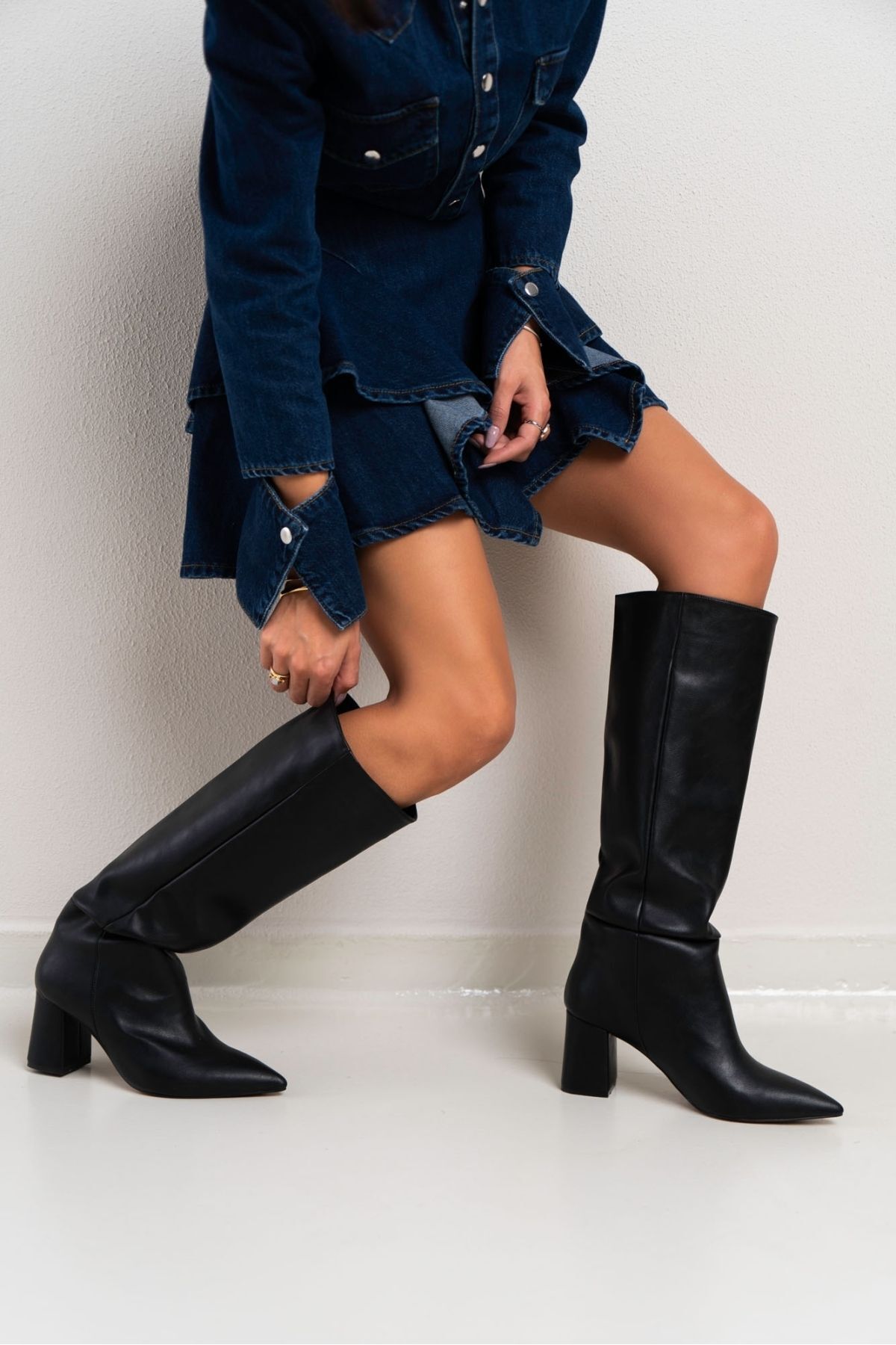 NİŞANTAŞI SHOES-Schwarze Briar-Stiefel mit spitzem Zehenbereich für Damen in Schwarz 8