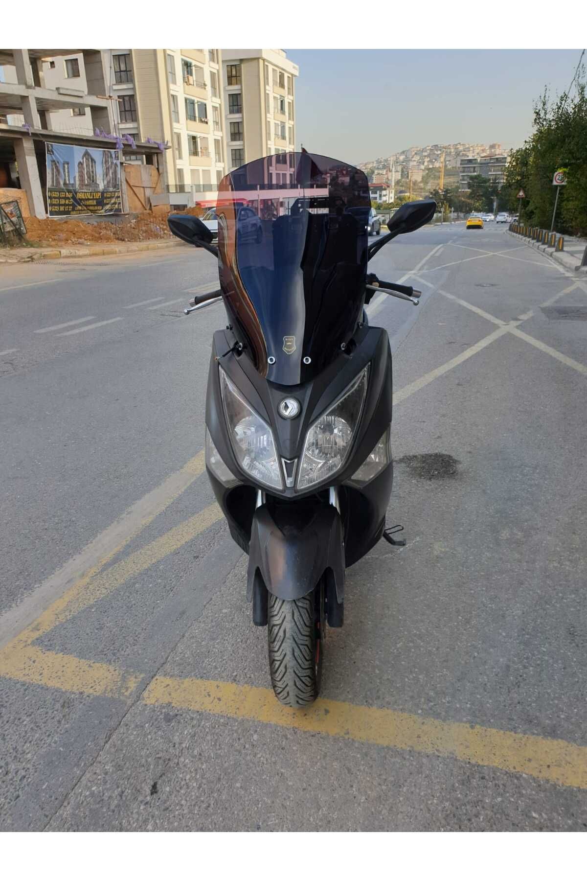 SYM Joymax 250 İ Siperlik Ön Cam 2013 2016 Model 65cm Siyah Renkli 4mm ORTA BOYLU CAM İADESİ YOKTUR
