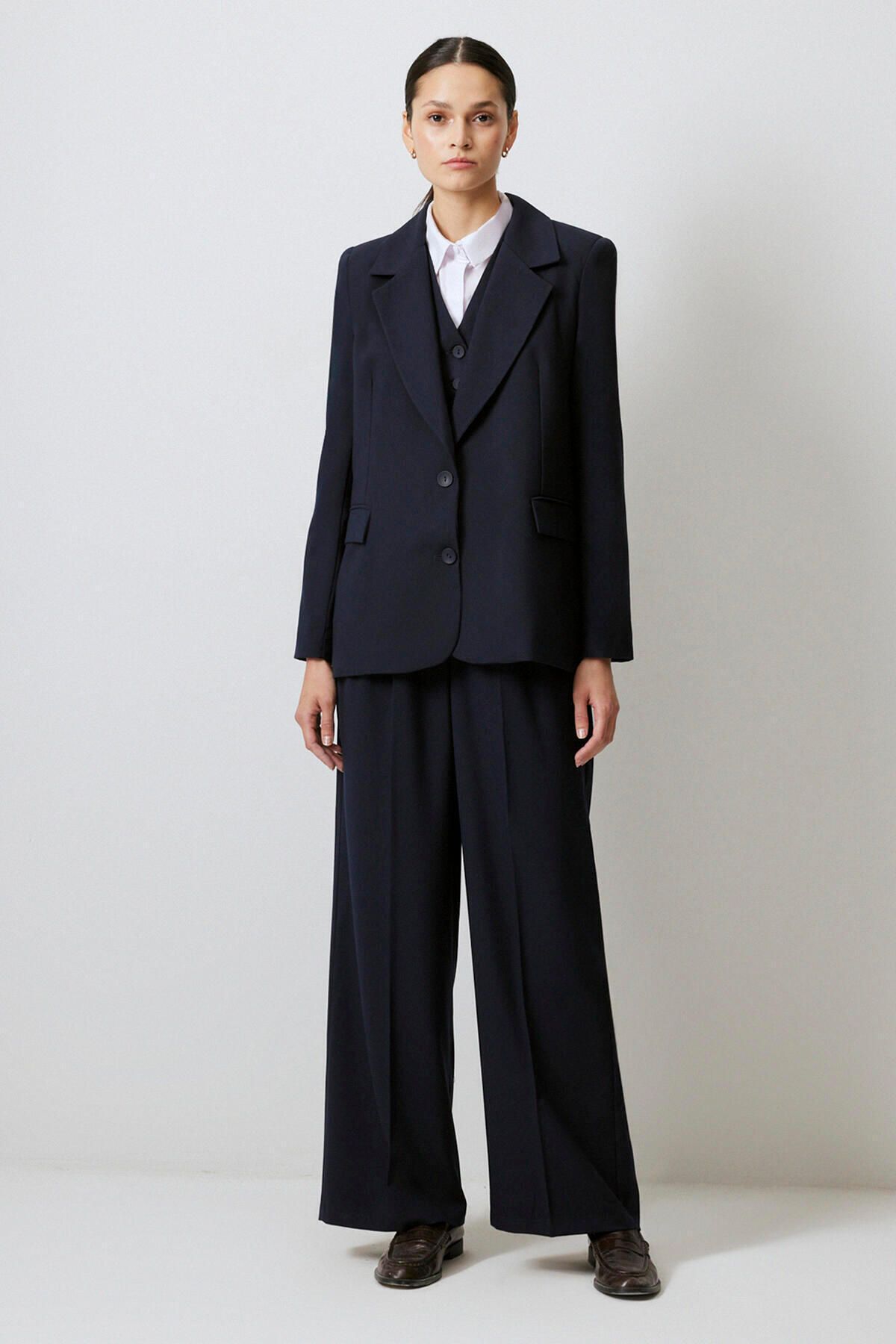 Touché Privé-Triple Vest Jacket Pant Suit 2