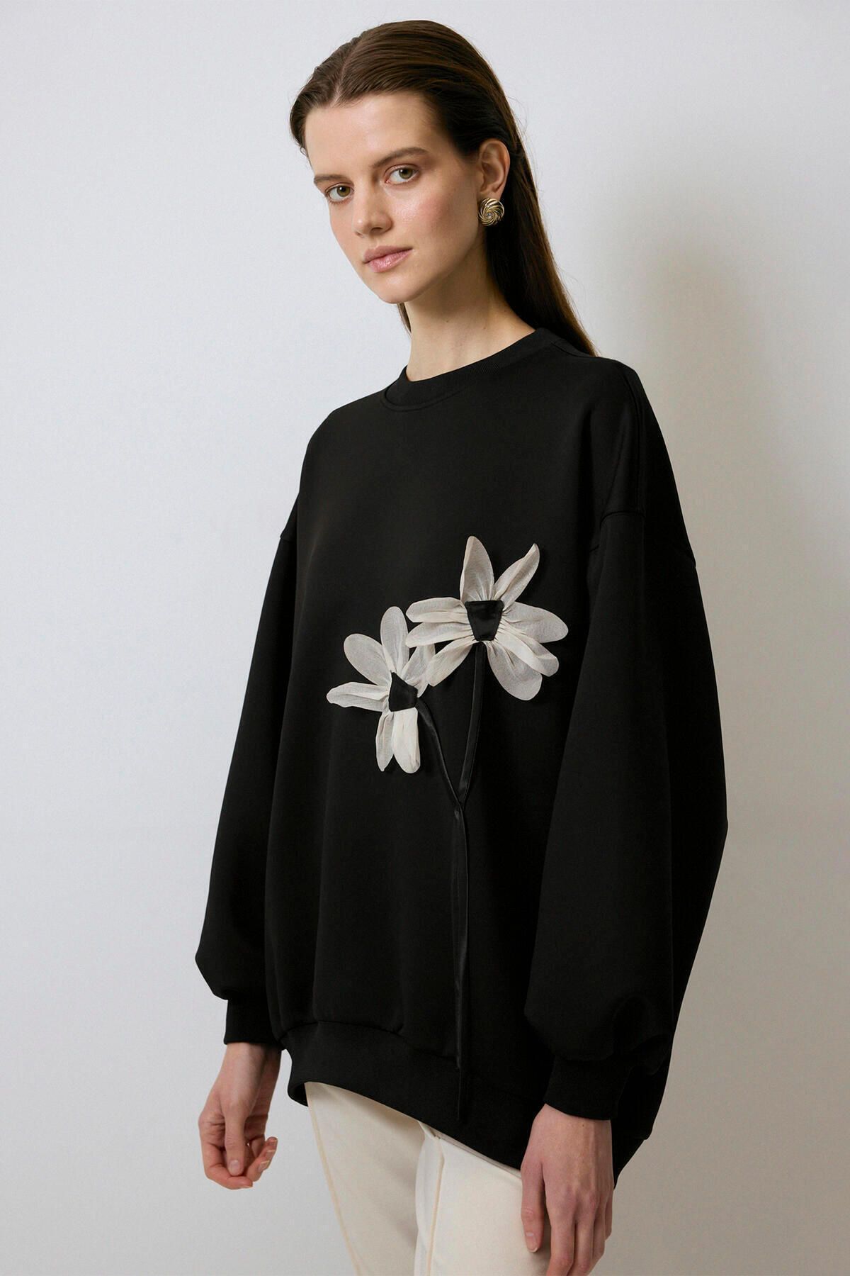 Touché Privé-SCUBA-SWEATSHIRT MIT BLUMENDETAIL 3