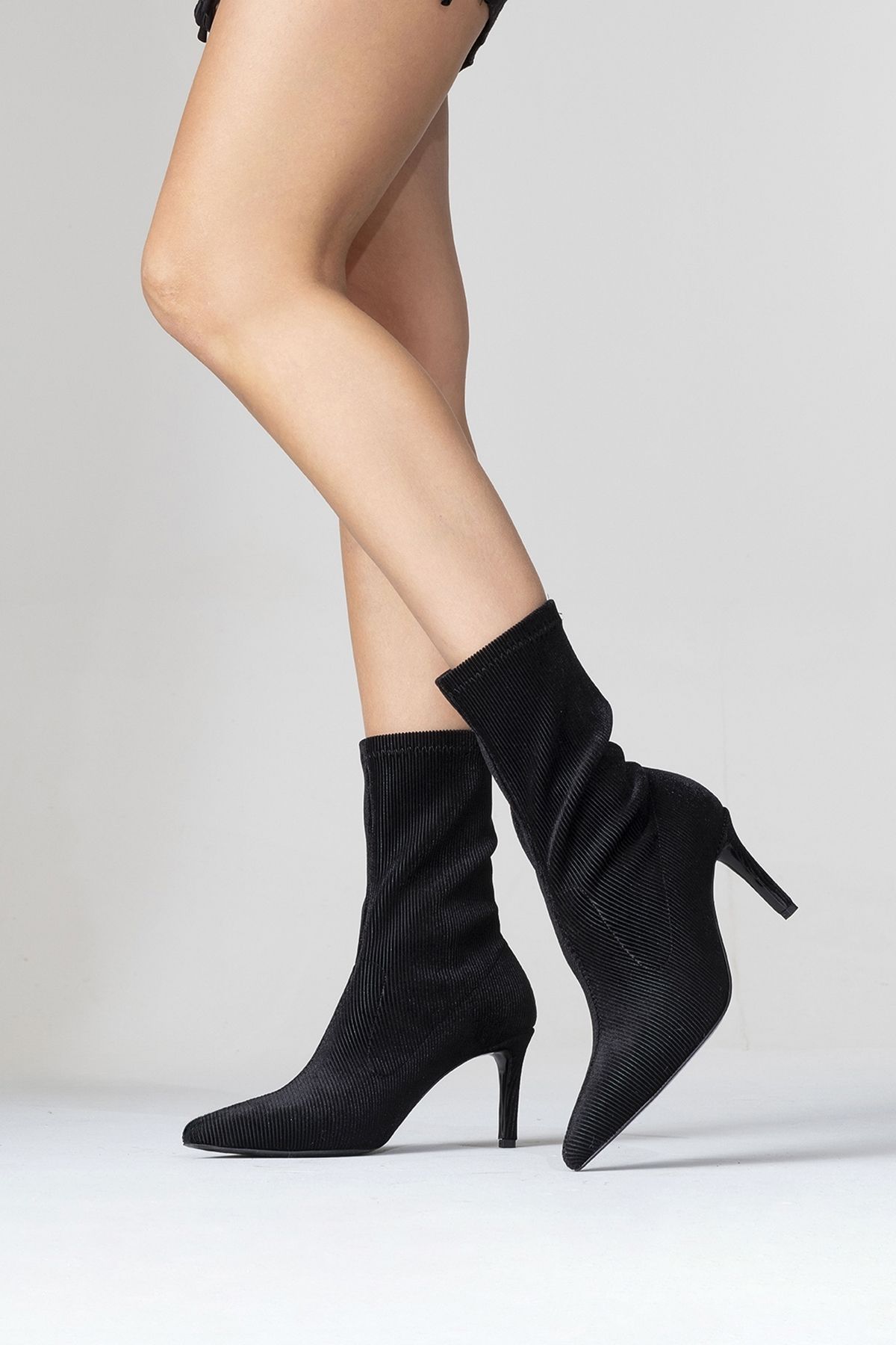 LuviShoes-Cizme cu toc subțire pentru femei THALİN din catifea neagră 5