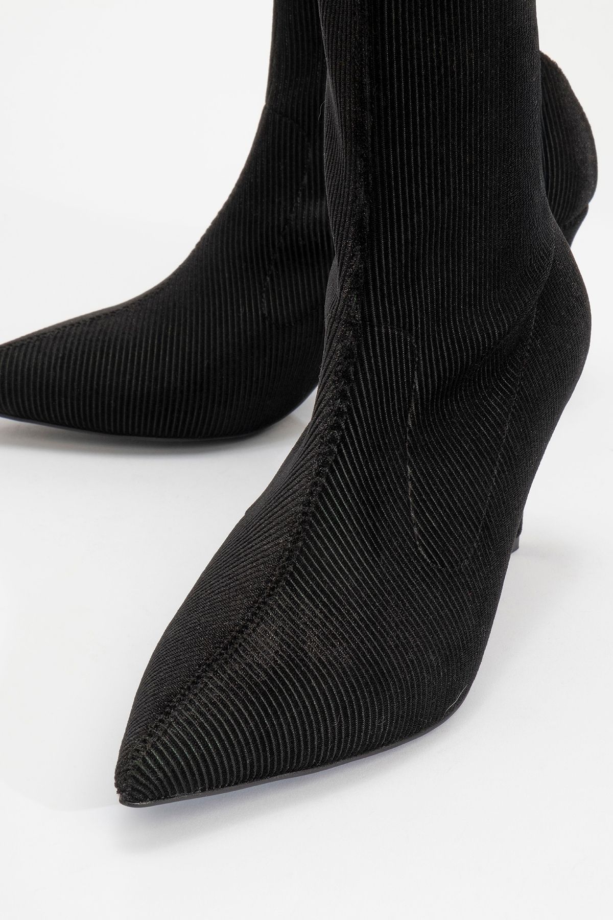 LuviShoes-Cizme cu toc subțire pentru femei THALİN din catifea neagră 3