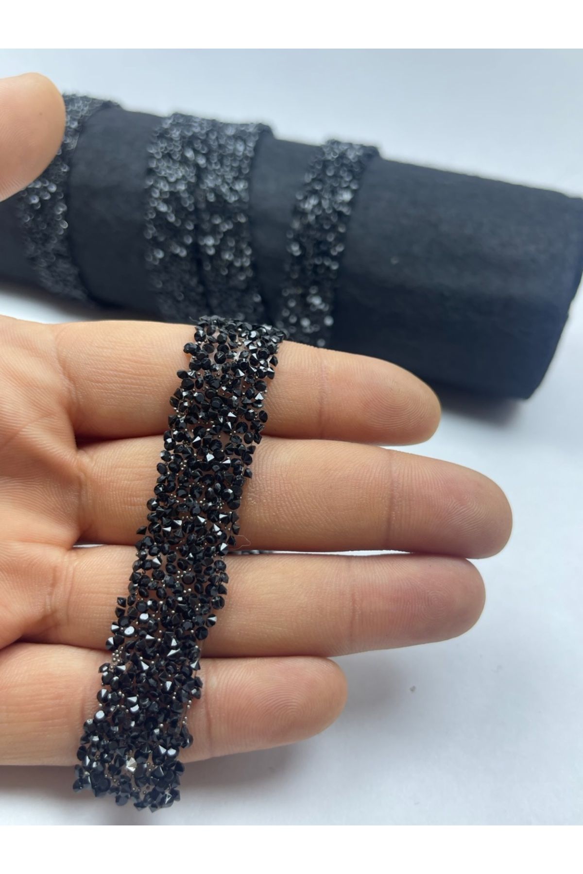 WeddingShopStone Işıltılı Zarafet: Siyah Kristal Taşlı Ütüyle Yapışan Aplik Şerit - Giyim Tekstil Hobi 100cm