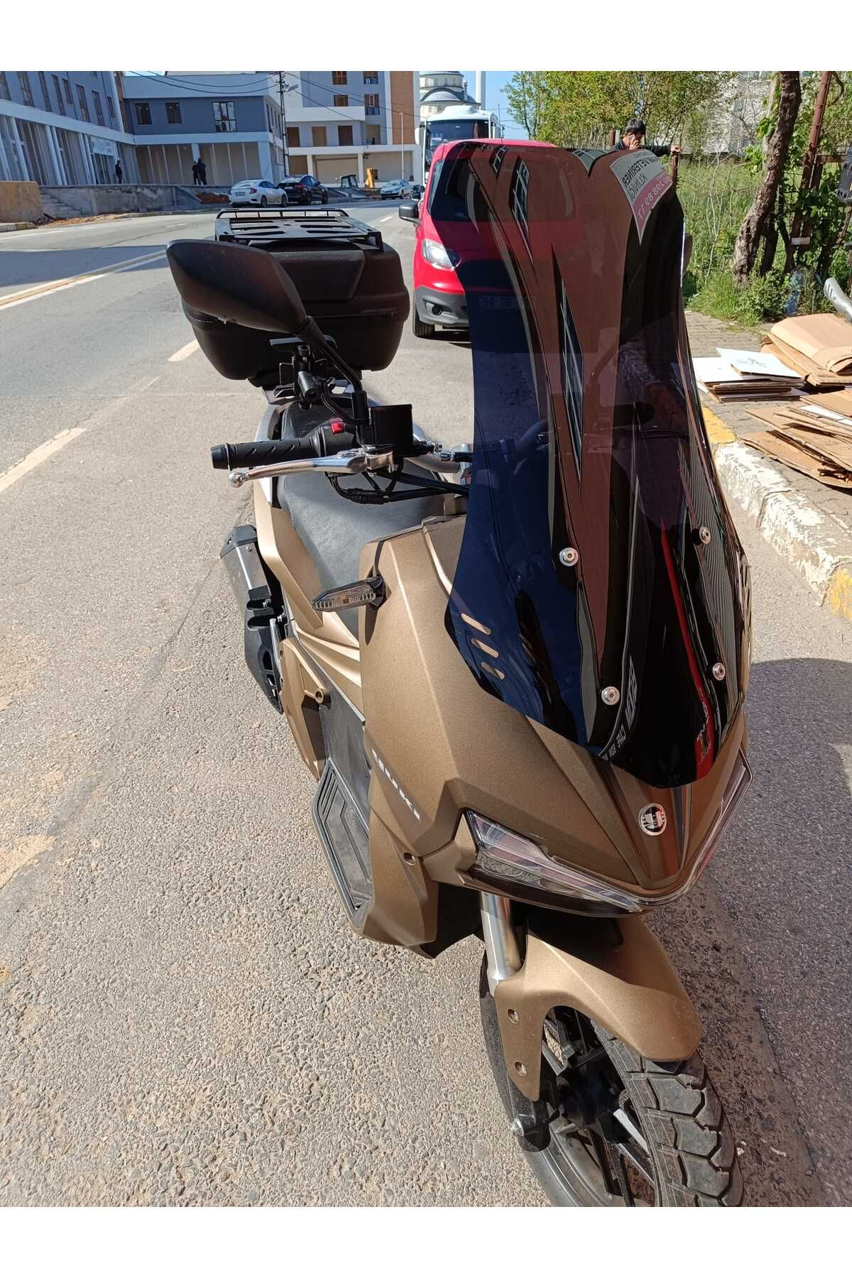 Yuki Adventure 150 Siperlik Ön Cam 2023-2025 Model 65cm Siyah Renkli 4mm ORTA BOYLU CAM